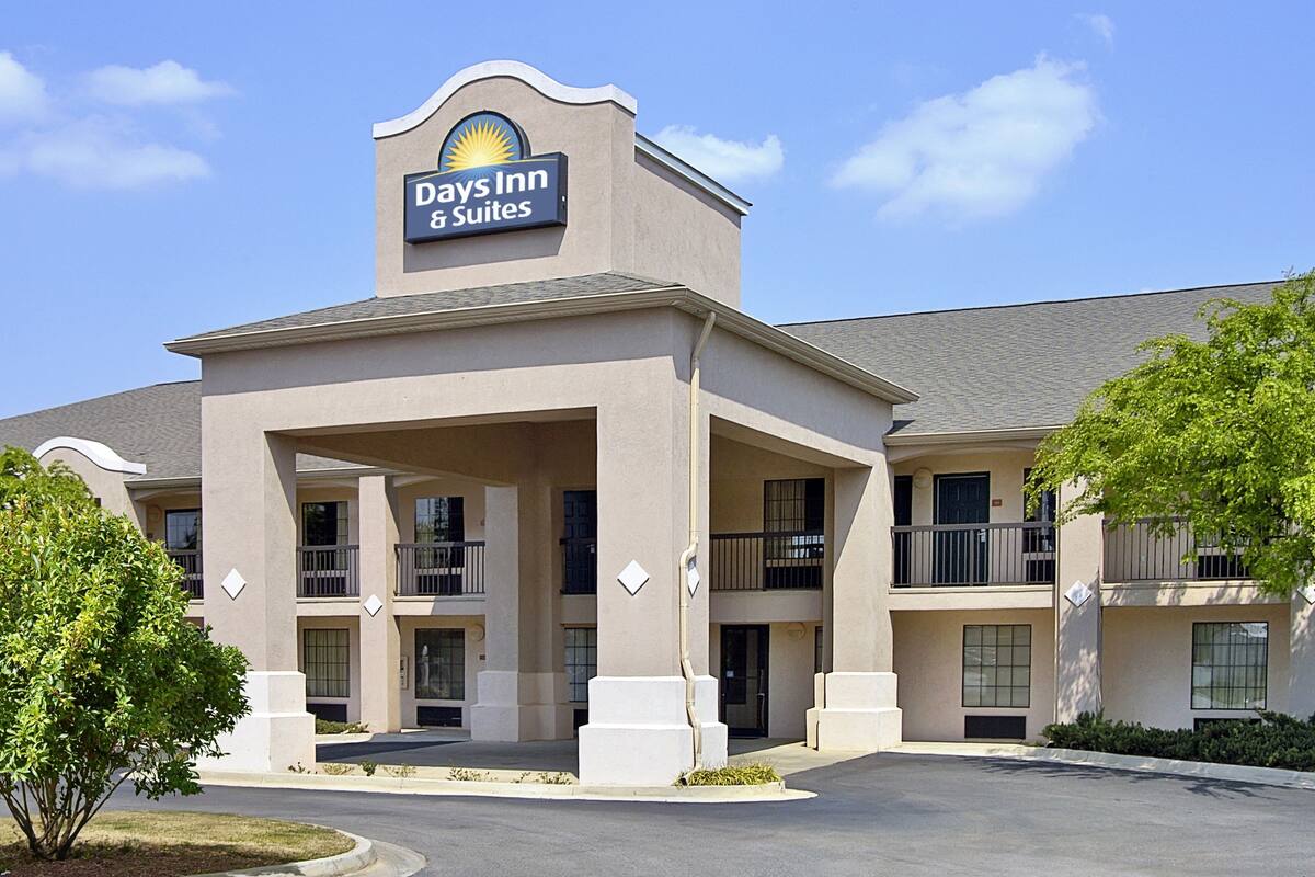 Days Inn And Suites Fort Valley Hotels Ga 31030 Exterior Of Days Inn And Suites Fort Valley Hotel In Georgia