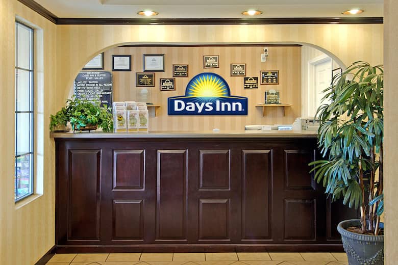 Days Inn and Suites Fort Valley hotel lobby in Fort Valley, Georgia