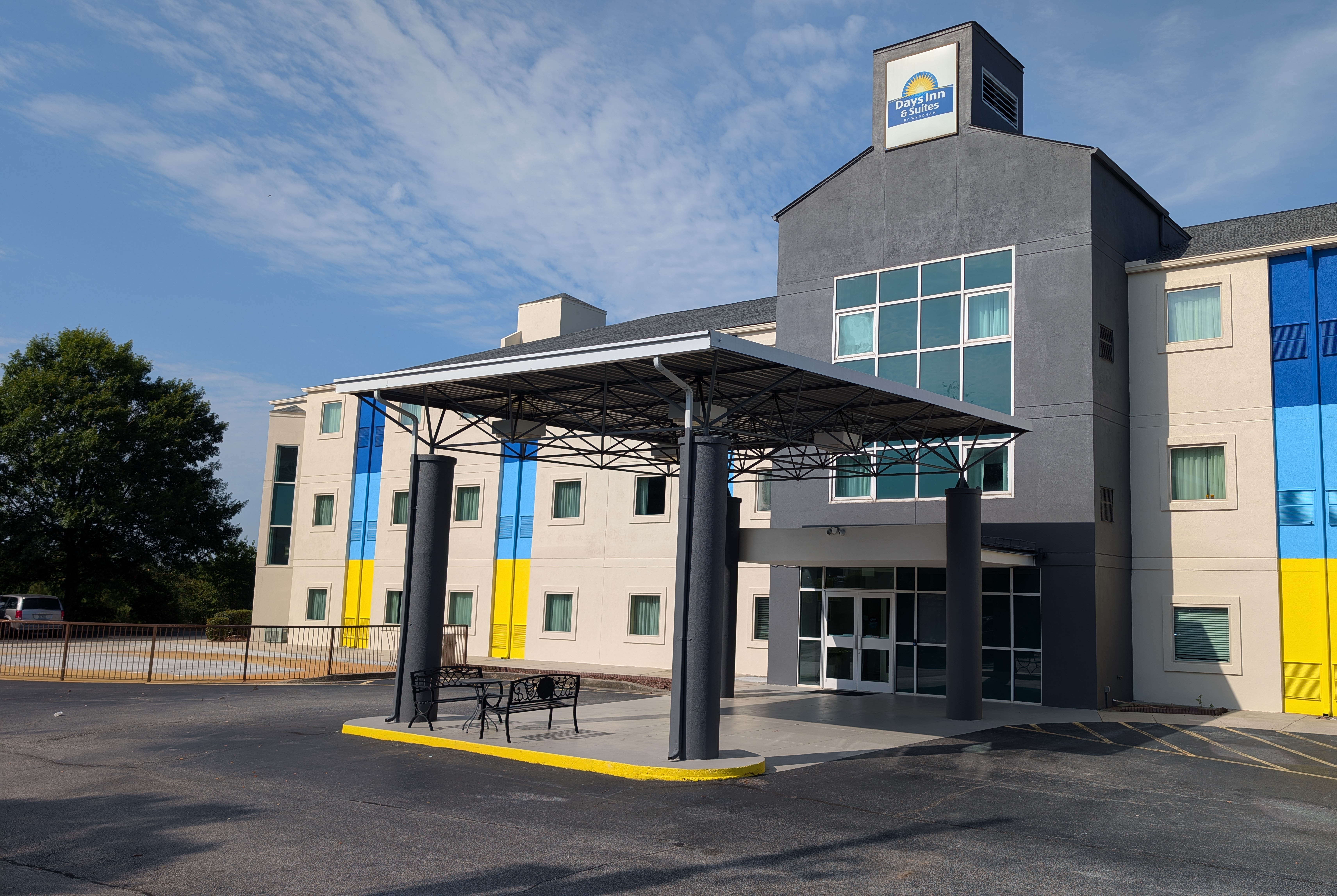 Exterior of Days Inn & Suites by Wyndham Augusta Near Fort Eisenhower hotel in Grovetown, Georgia