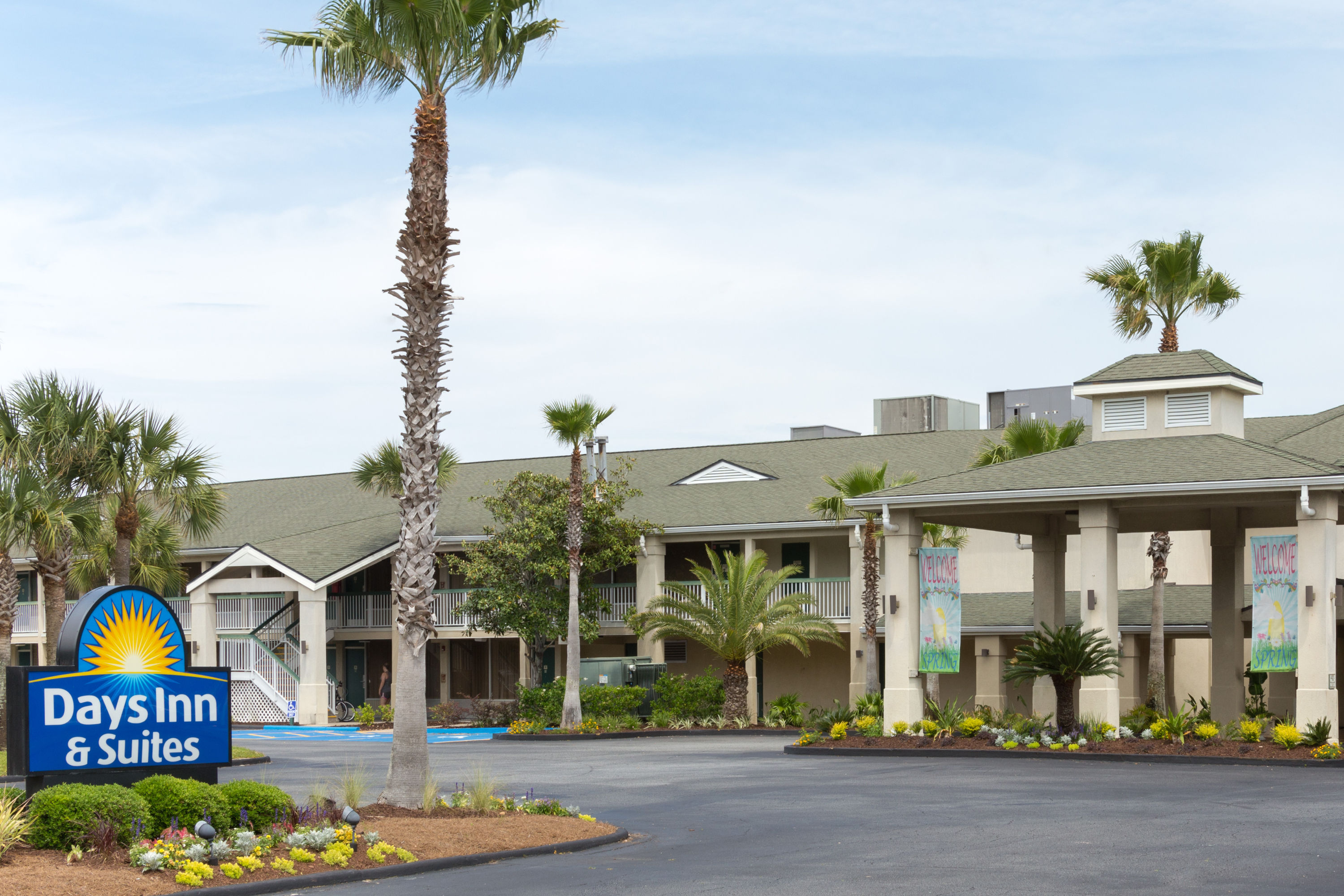Days Inn & Suites by Wyndham Jekyll Island Jekyll Island, GA Hotels