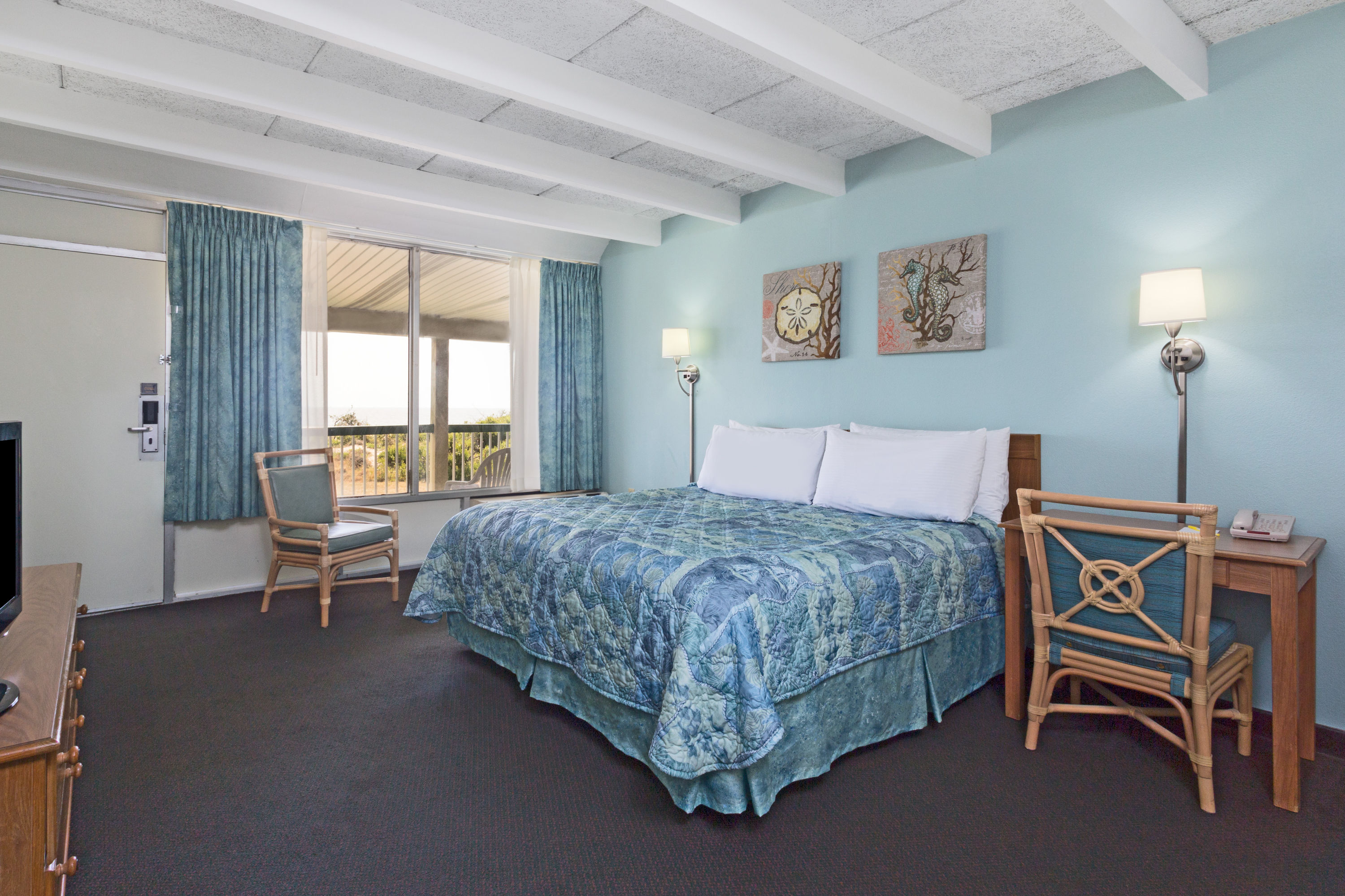 Days Inn Amp Suites By Wyndham Jekyll Island Jekyll Island