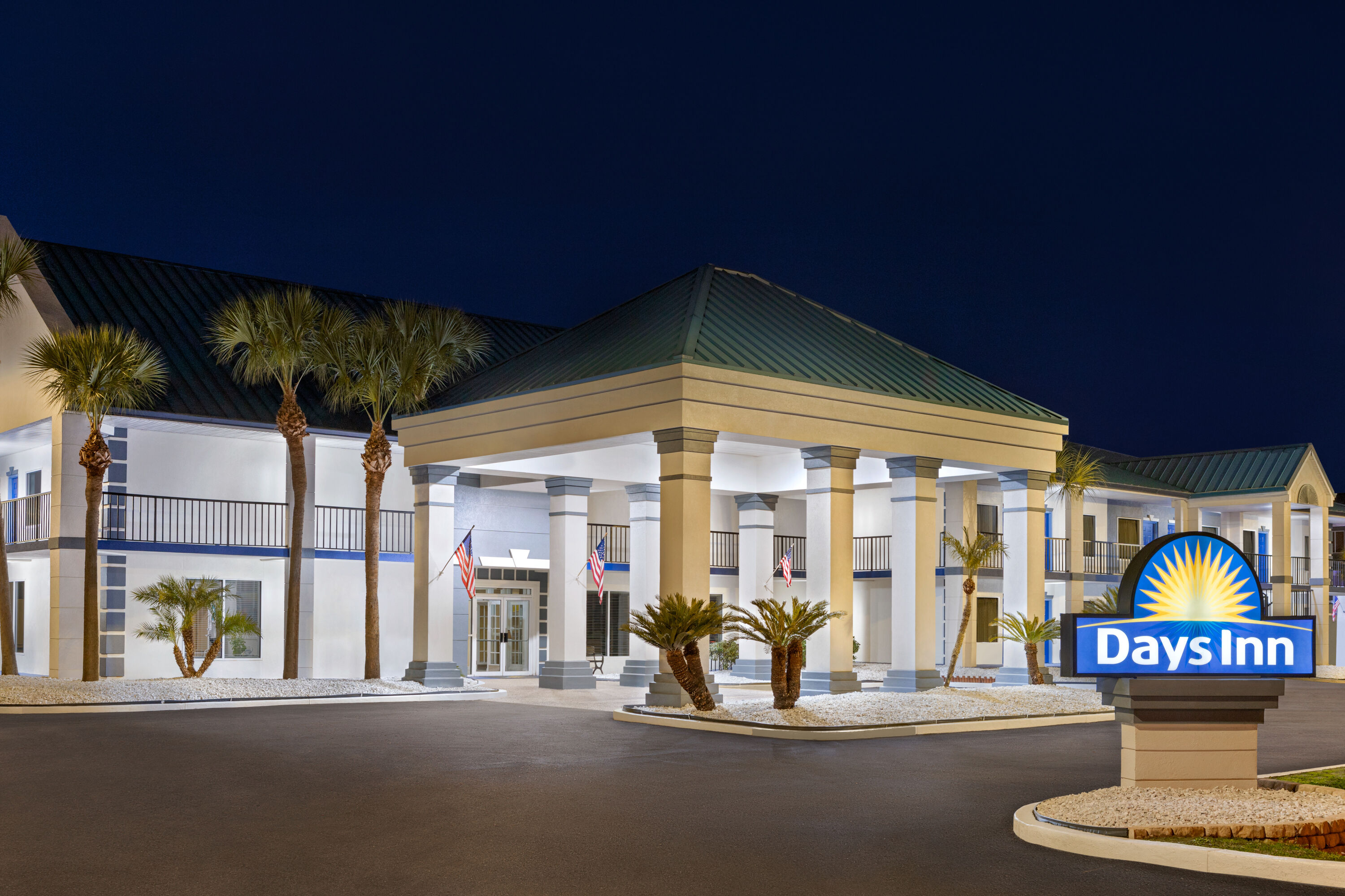 Exterior of Days Inn by Wyndham Kingsland GA hotel in Kingsland, Georgia