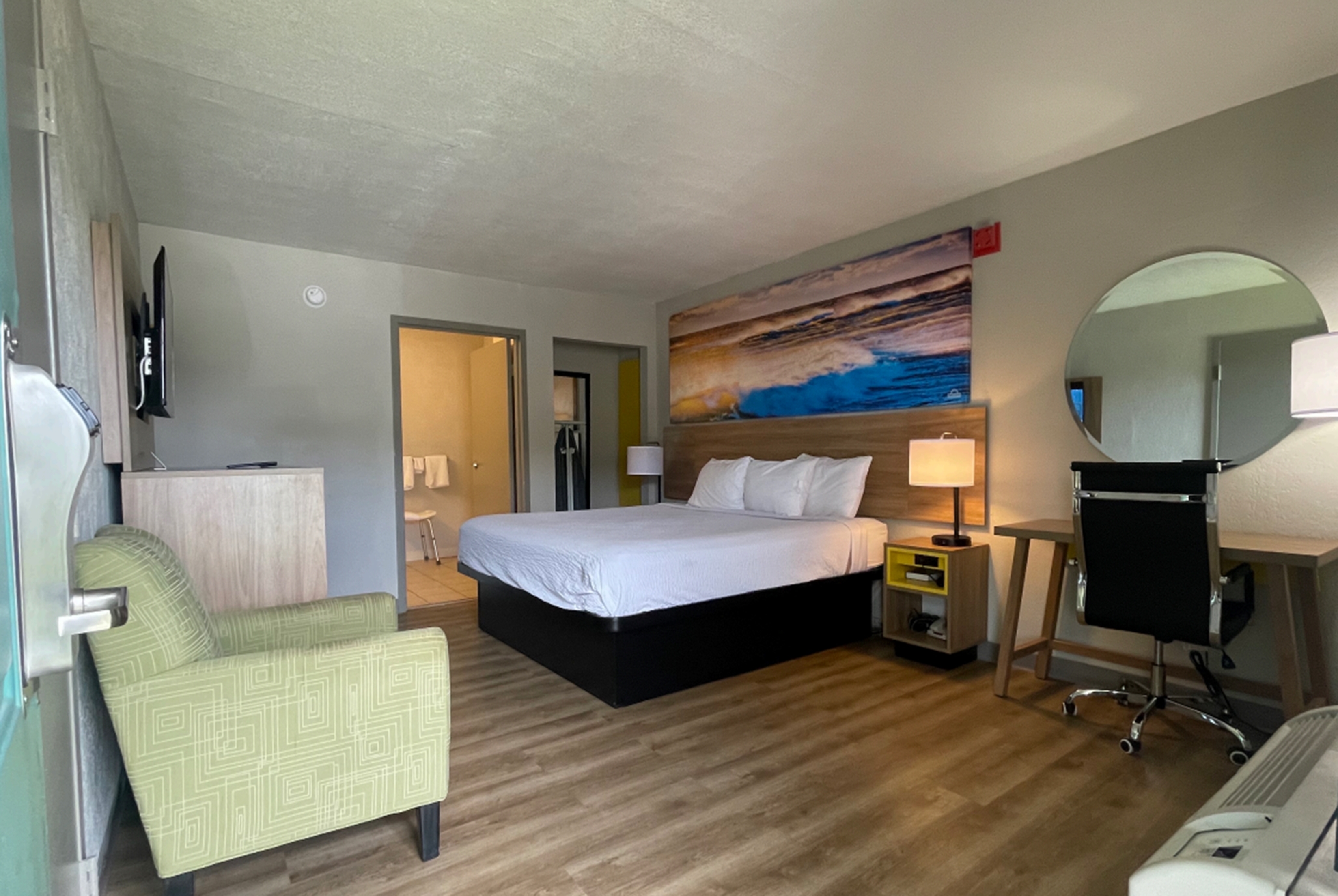 Guest room at the Days Inn by Wyndham Lake Park/Valdosta in Lake Park, Georgia