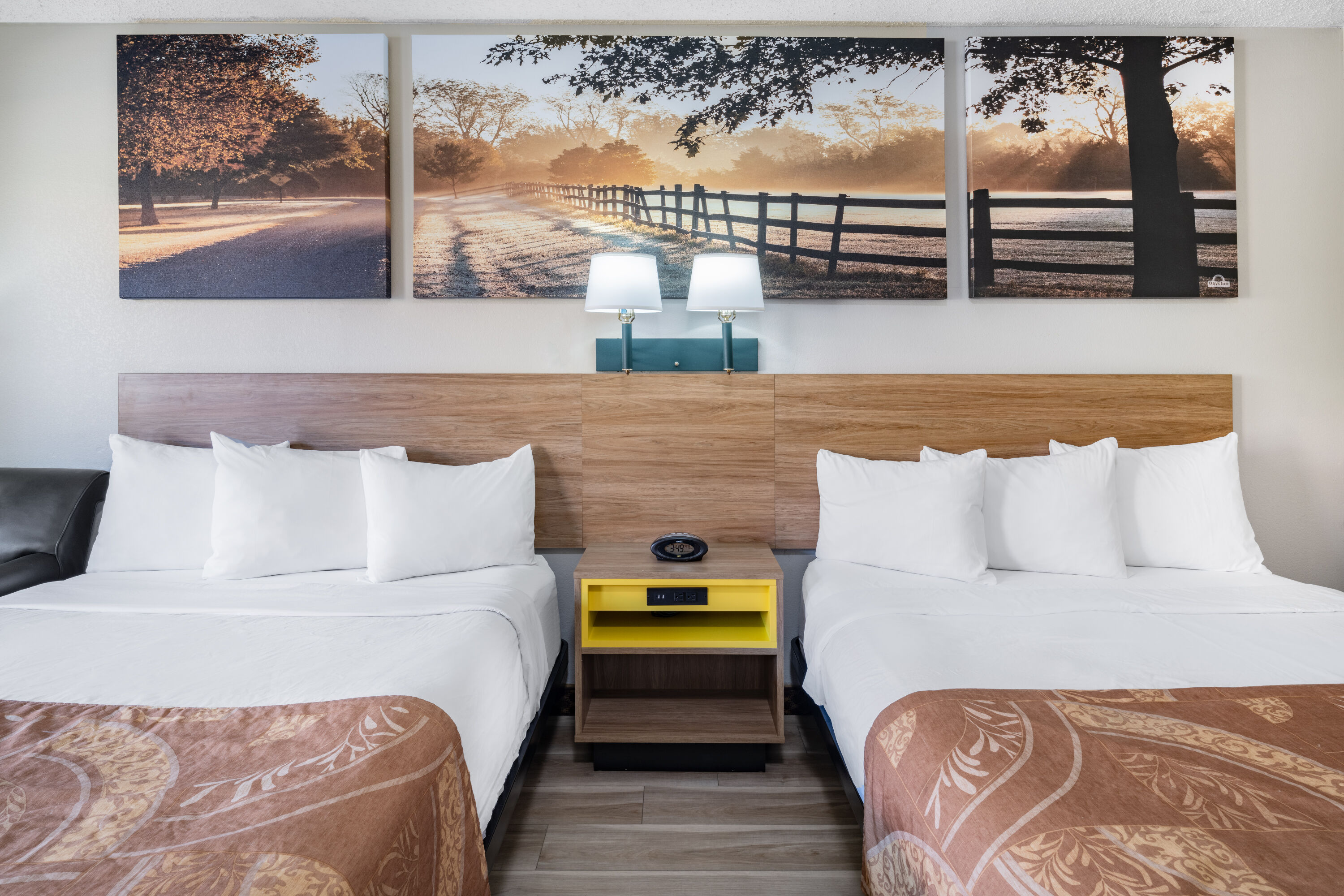 Guest room at the Days Inn by Wyndham Macon I-475 in Macon, Georgia