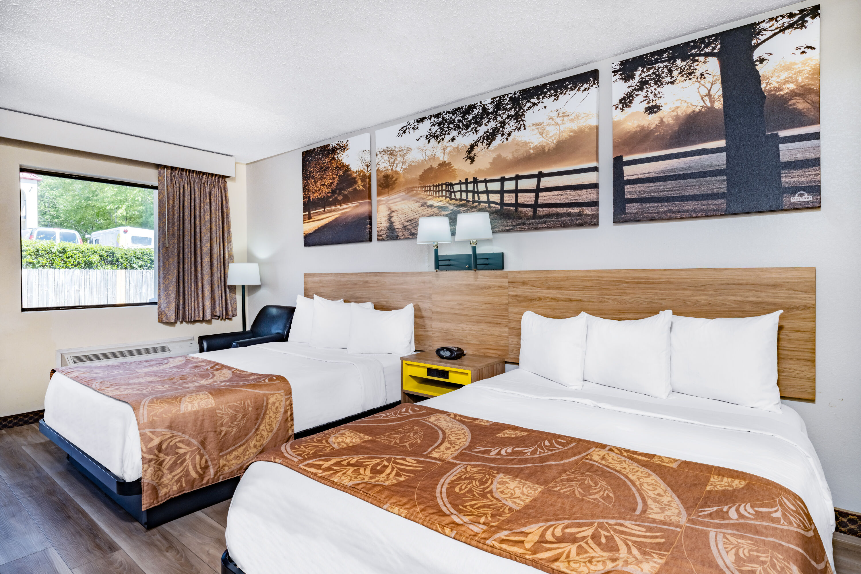 Guest room at the Days Inn by Wyndham Macon I-475 in Macon, Georgia