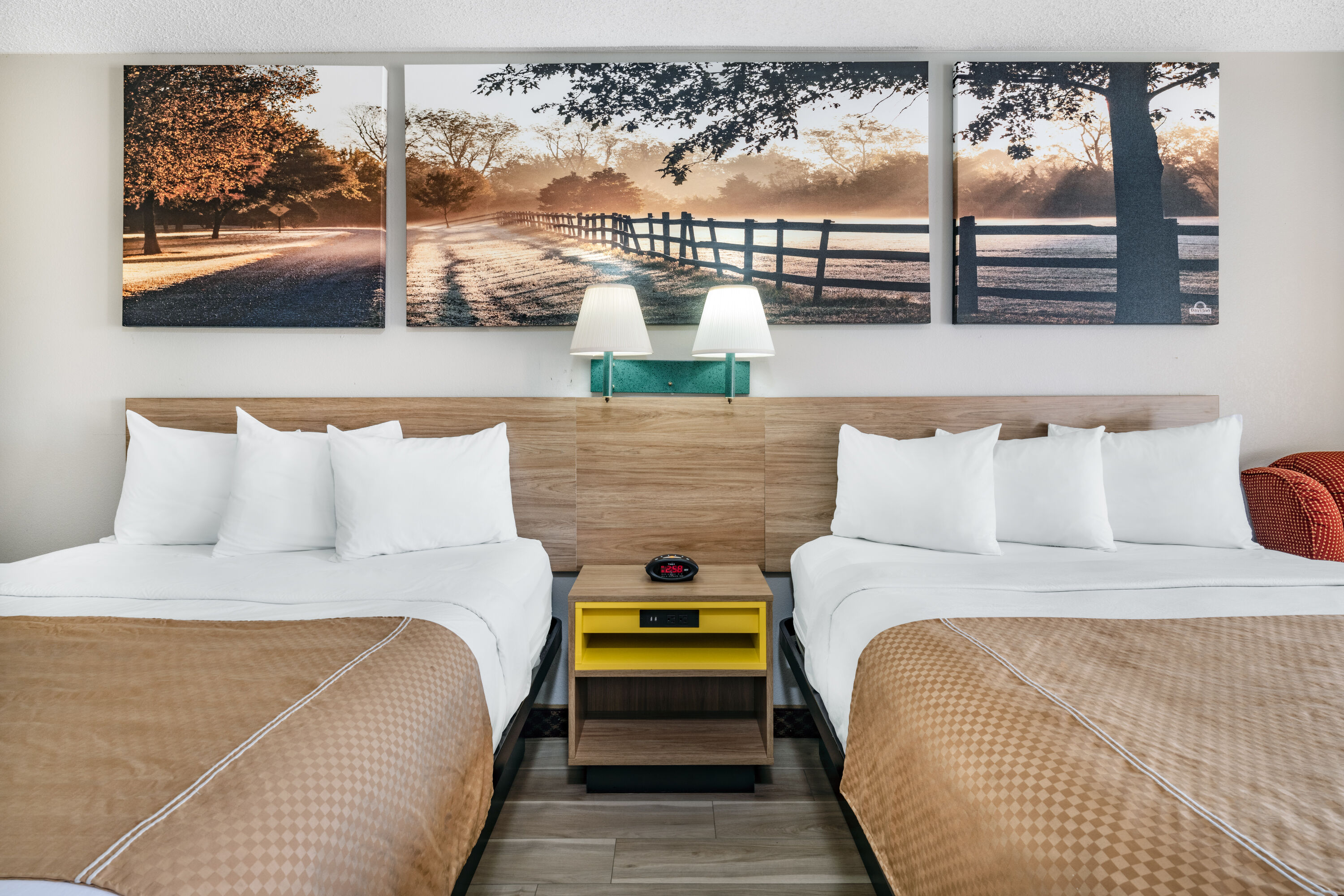 Guest room at the Days Inn by Wyndham Macon I-475 in Macon, Georgia