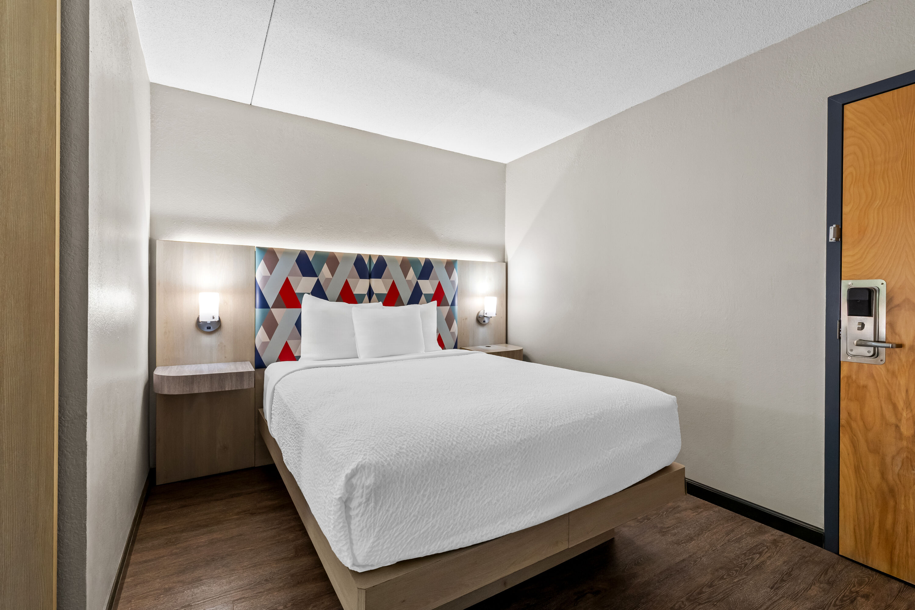 Days Inn & Suites by Wyndham Peachtree Corners/Norcross suite in Norcross, Georgia