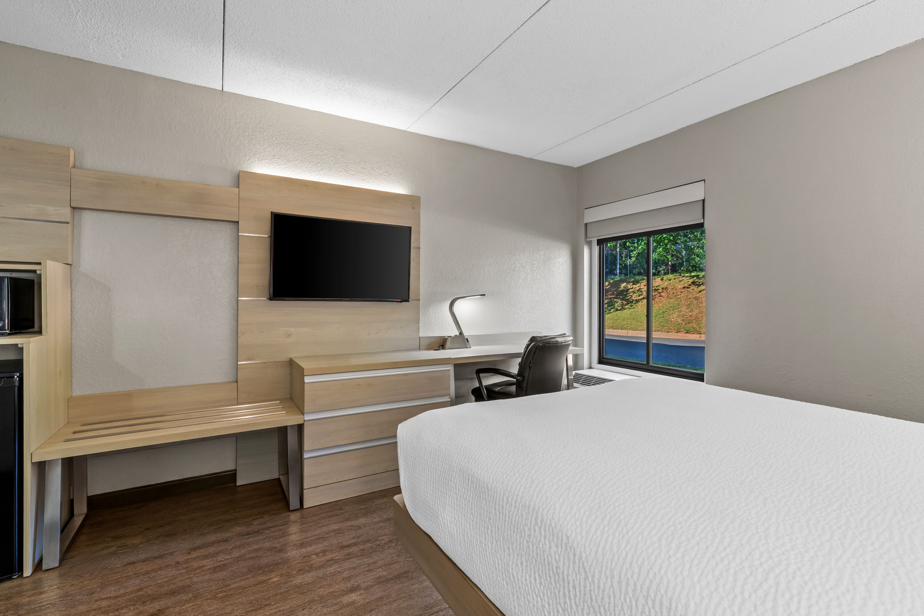Days Inn & Suites by Wyndham Peachtree Corners/Norcross suite in Norcross, Georgia