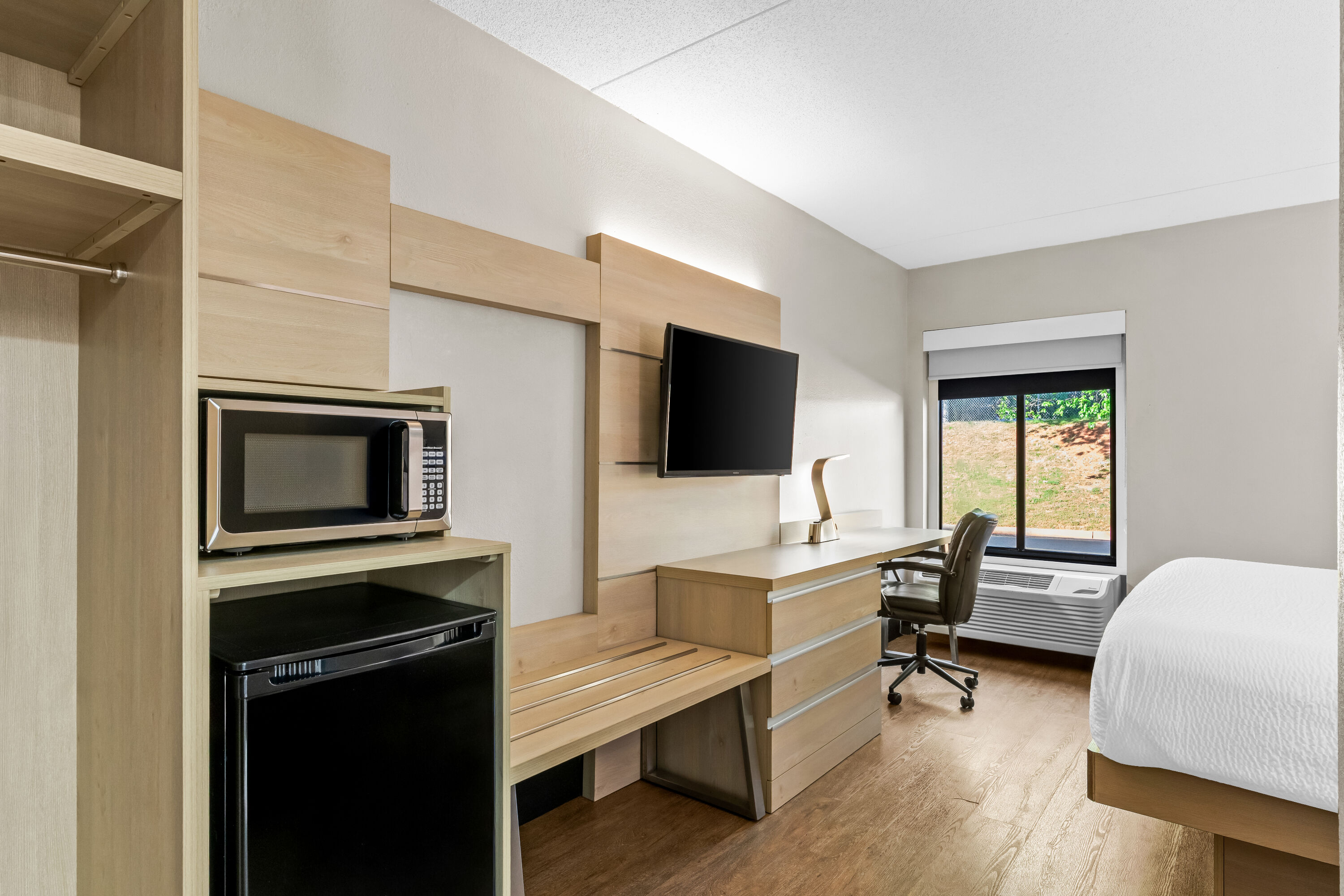 Days Inn & Suites by Wyndham Peachtree Corners/Norcross suite in Norcross, Georgia