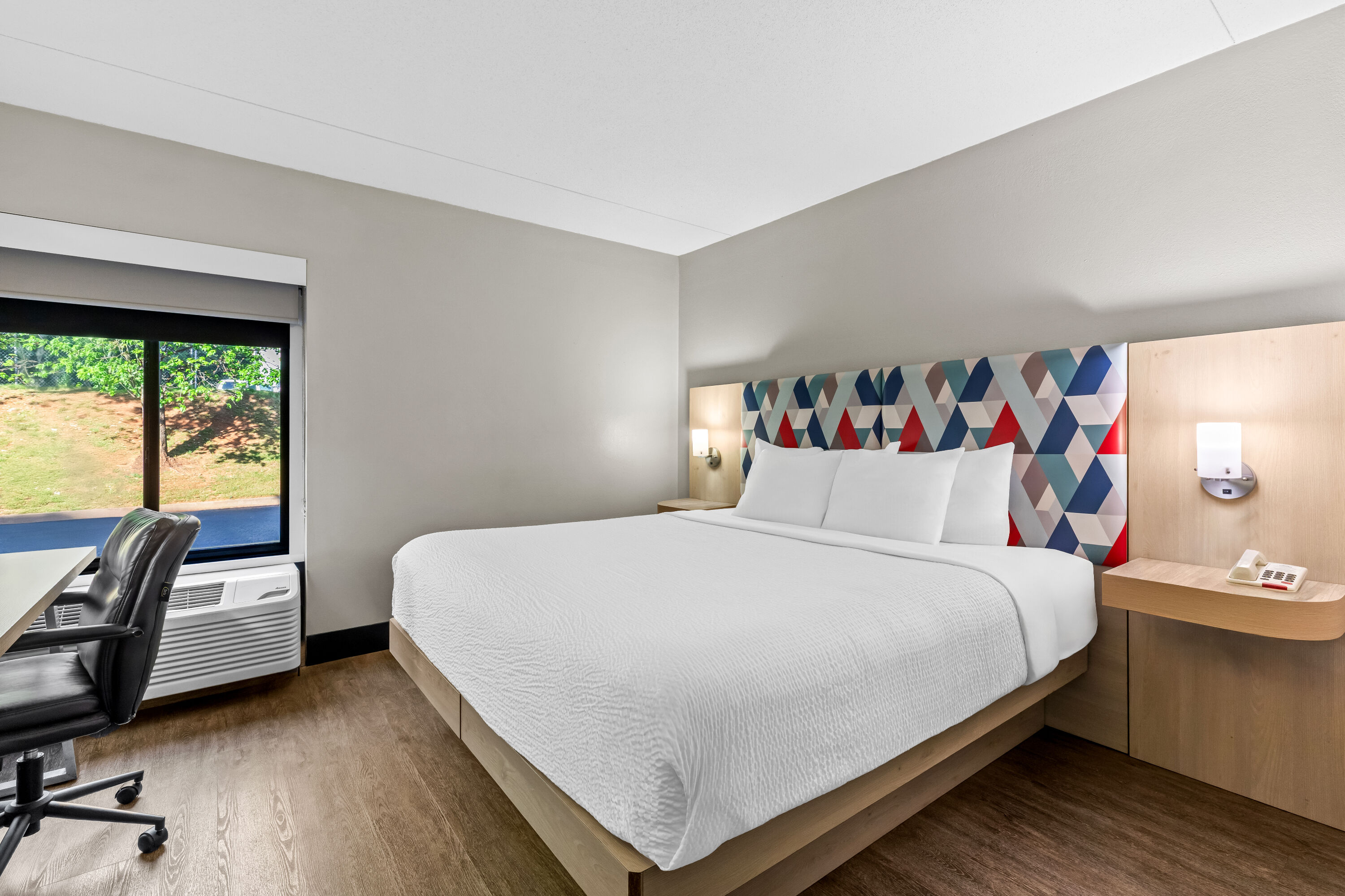 Days Inn & Suites by Wyndham Peachtree Corners/Norcross suite in Norcross, Georgia