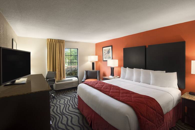 Guest room at the Days Inn Rome Downtown in Rome, Georgia