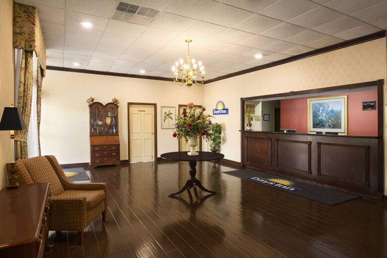 Days Inn Rome Downtown hotel lobby in Rome, Georgia