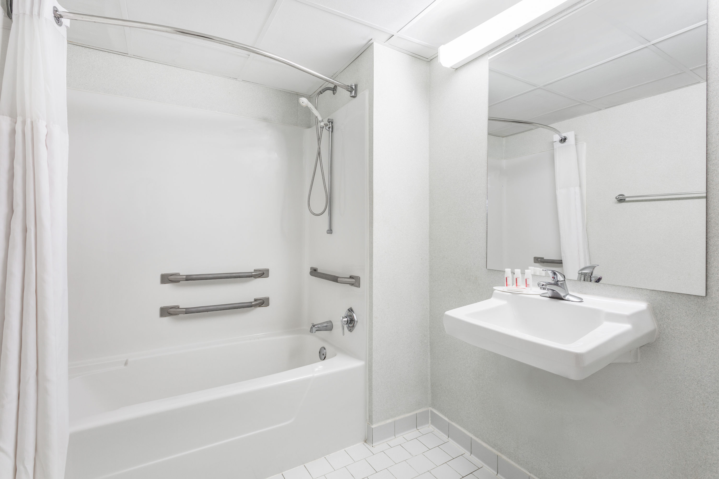 Guest room at the Days Inn by Wyndham Royston in Royston, Georgia