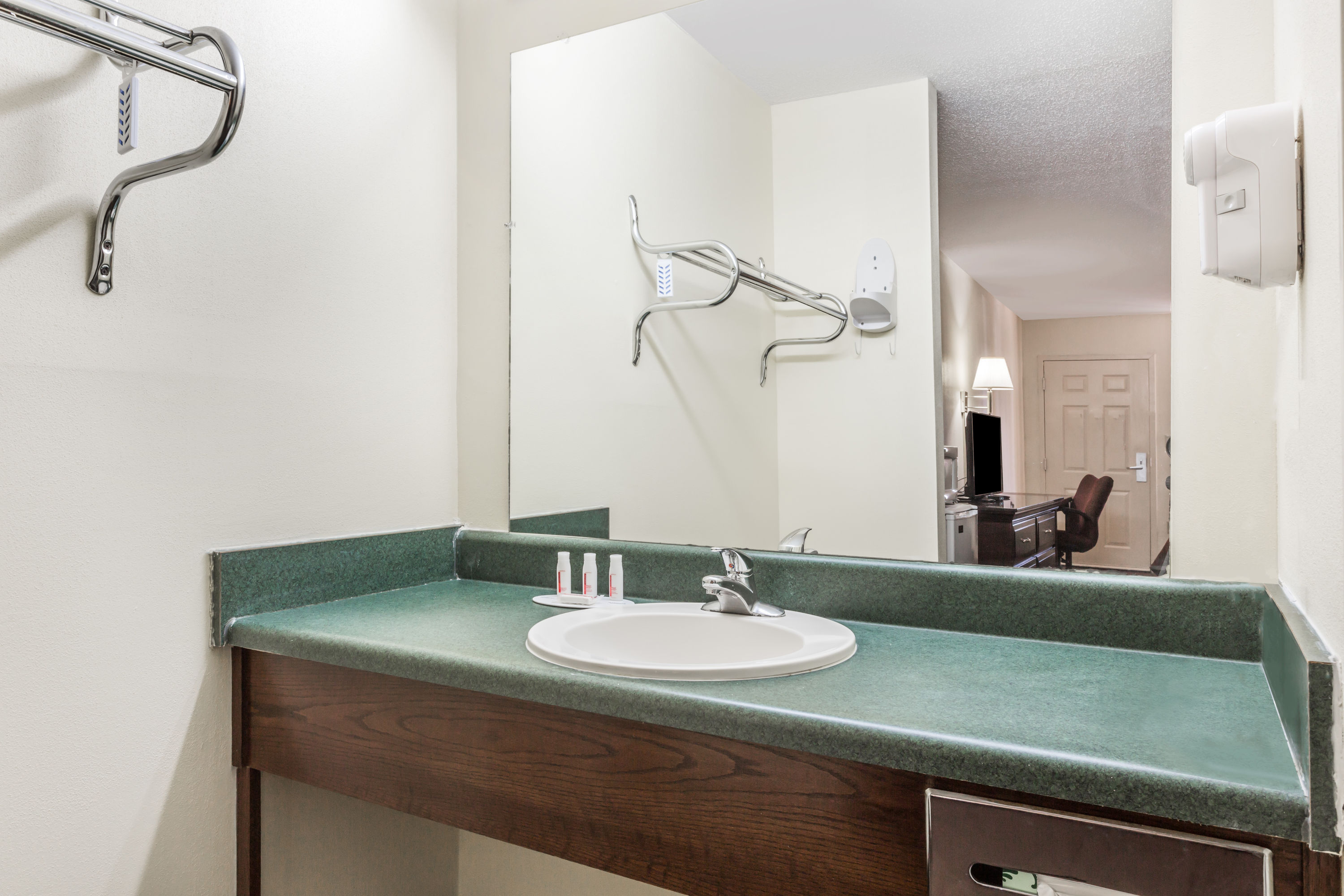 Guest room at the Days Inn by Wyndham Royston in Royston, Georgia