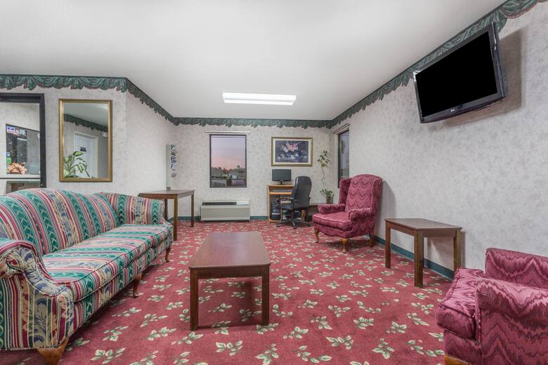 Days Inn Royston hotel lobby in Royston, Georgia