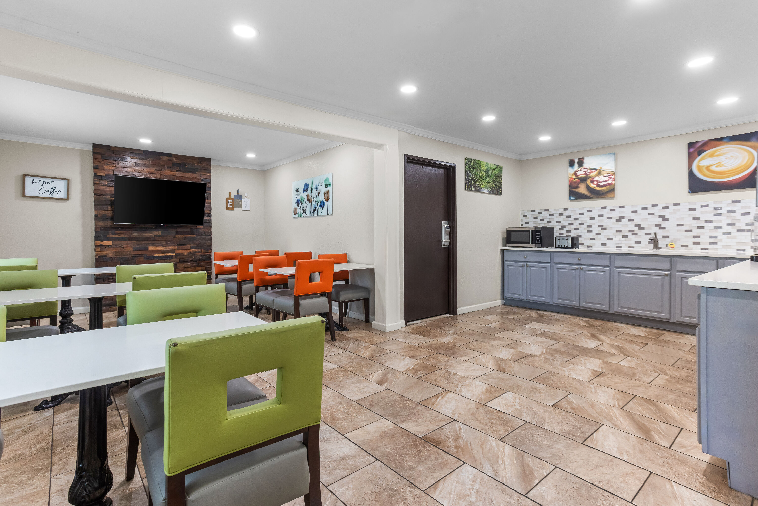 Days Inn by Wyndham Savannah Gateway I-95 restaurant breakfast area with seating in Savannah, Georgia