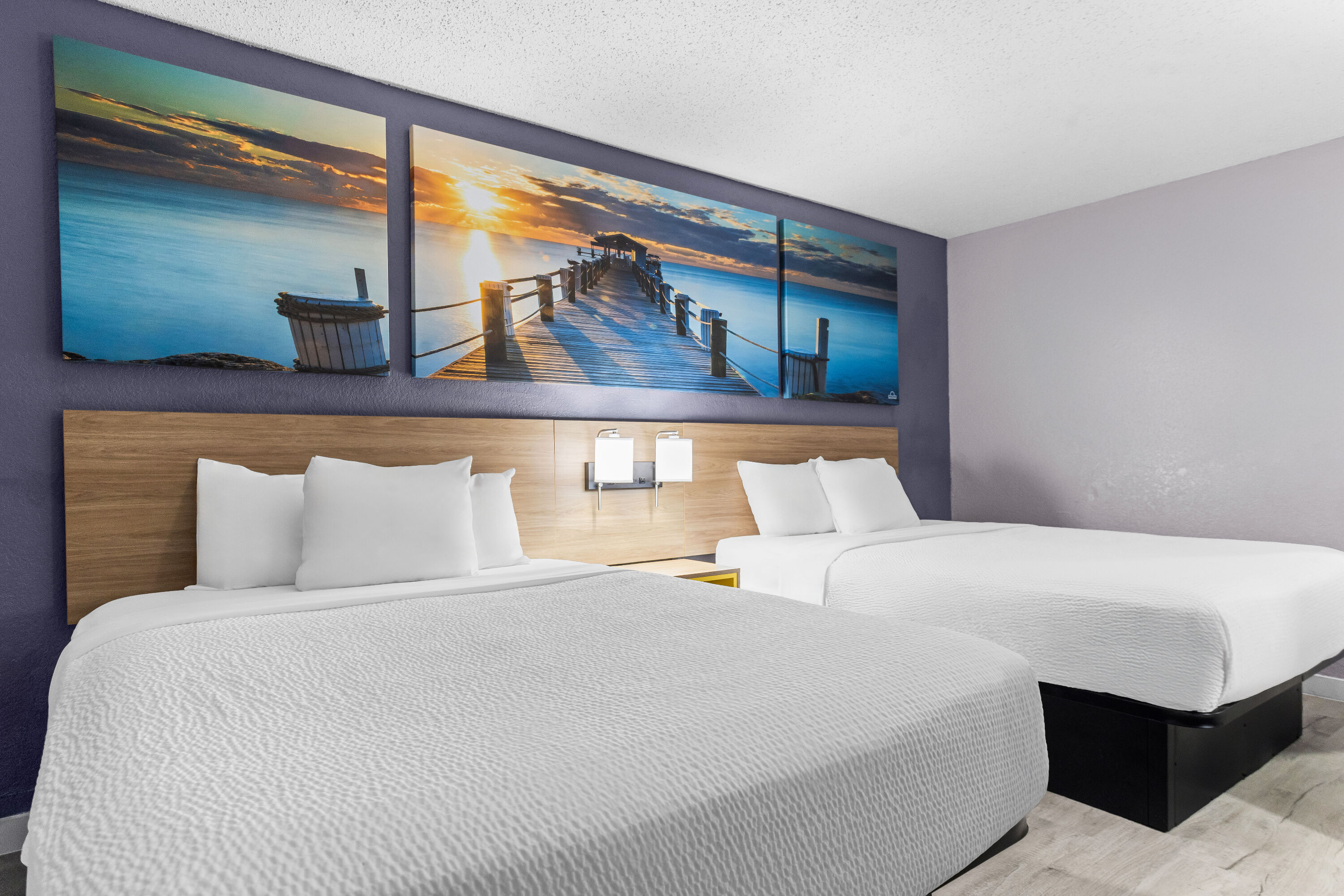 Double bed guest room at the Days Inn by Wyndham Savannah Gateway I-95 in Savannah, Georgia