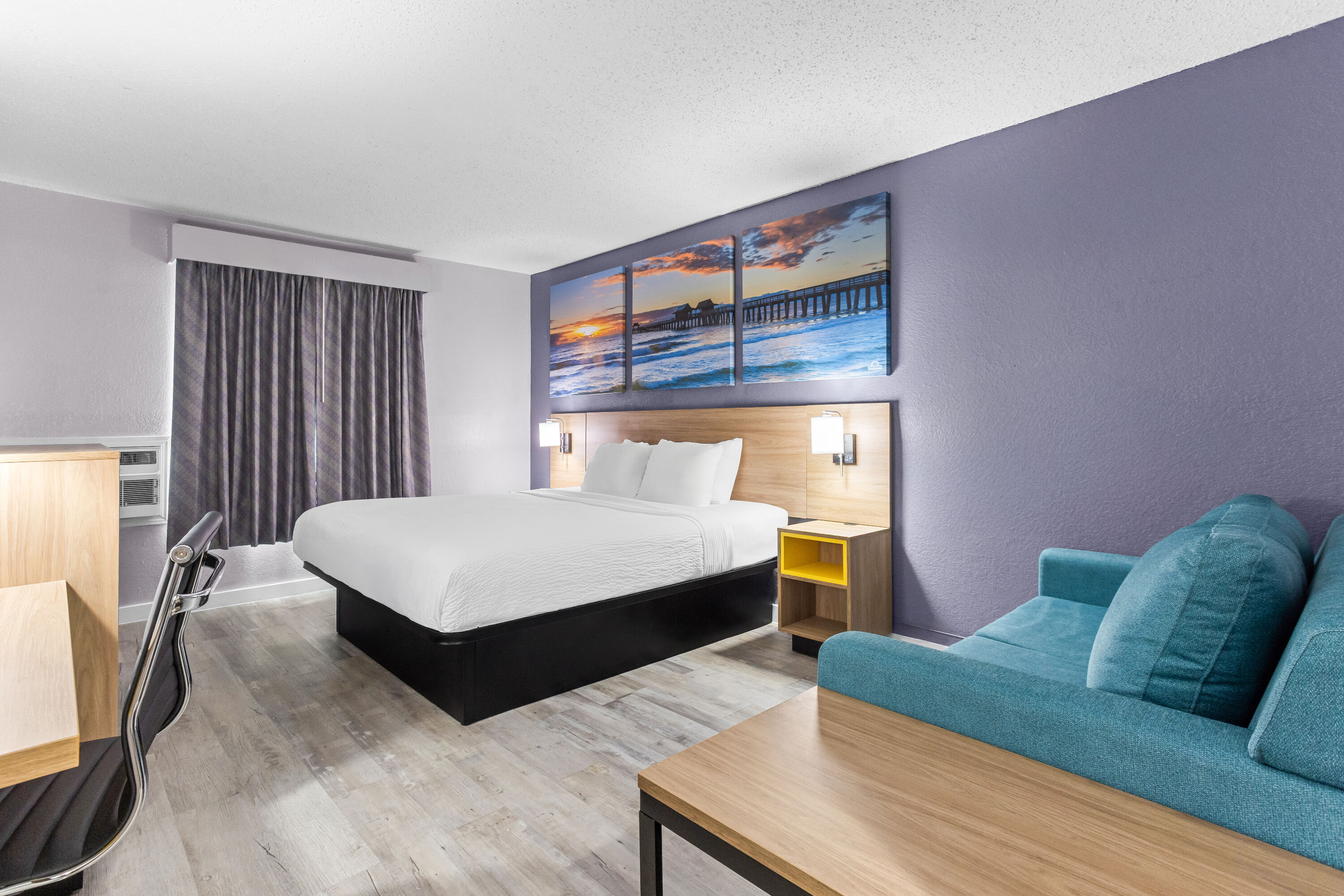 King bed guest room at the Days Inn by Wyndham Savannah Gateway I-95 in Savannah, Georgia