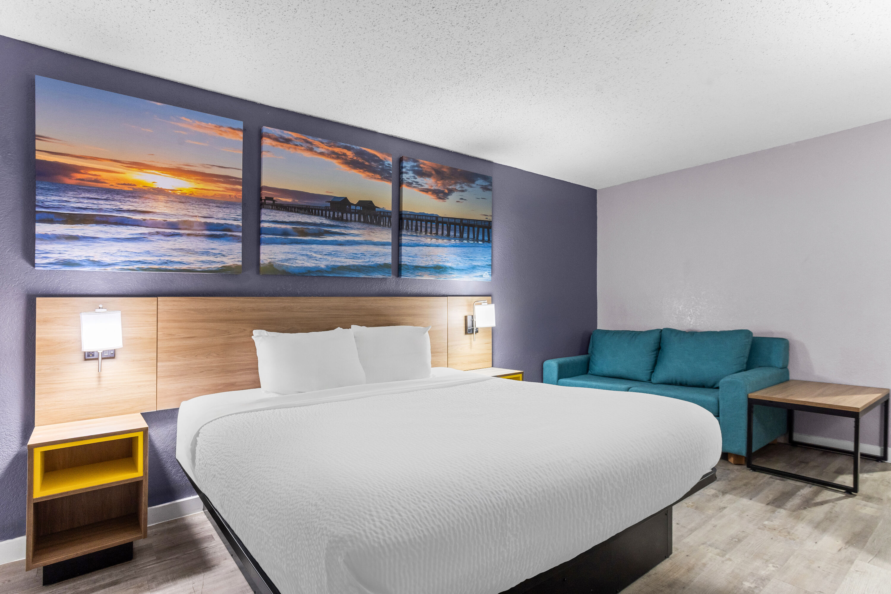 King bed guest room at the Days Inn by Wyndham Savannah Gateway I-95 in Savannah, Georgia