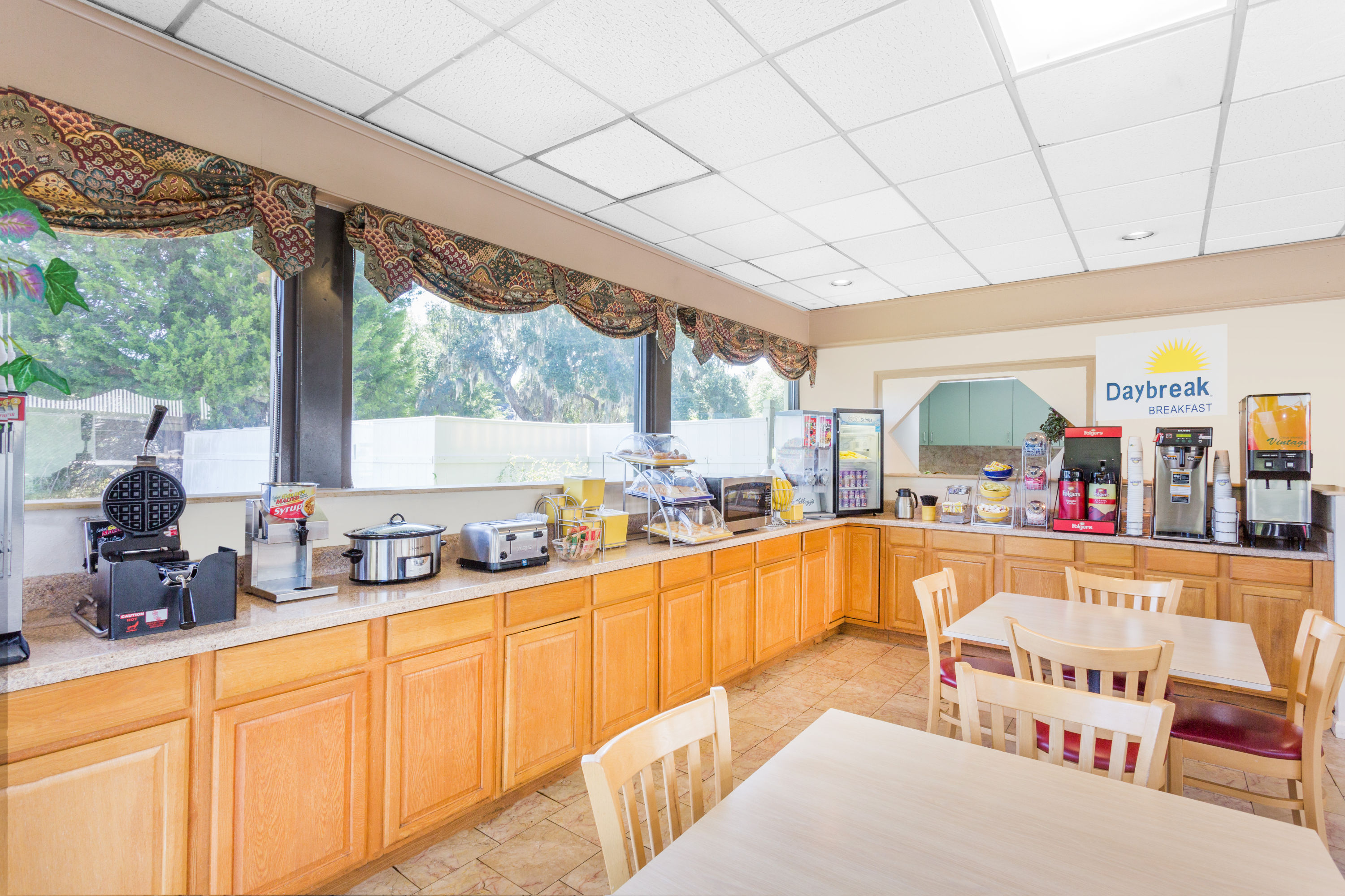Days Inn By Wyndham Savannah Abercorn Southside