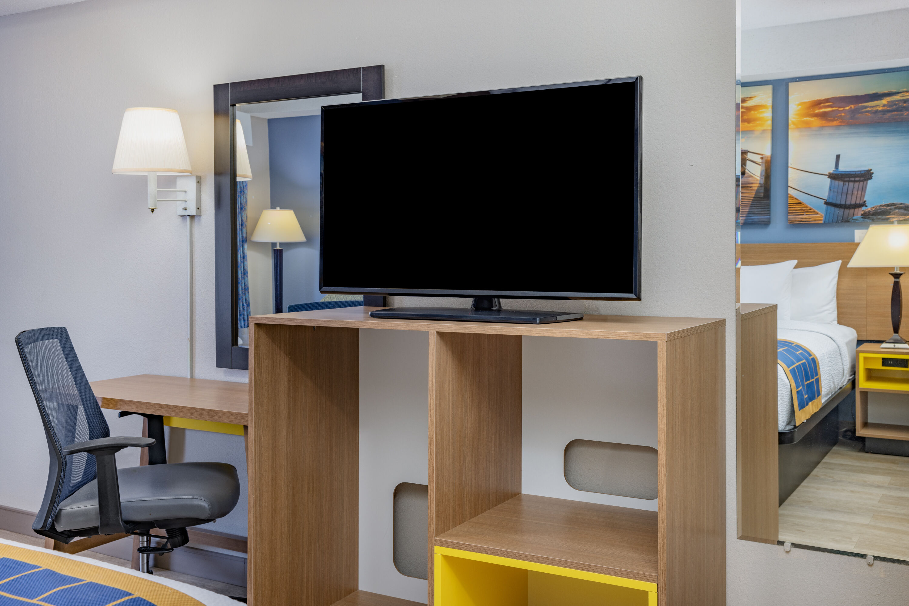 Days Inn & Suites by Wyndham Savannah Midtown suite in Savannah, Georgia