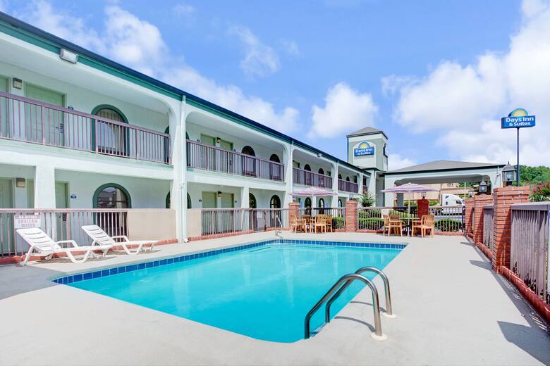 Days Inn Suites Stockbridge South Atlanta Hotels Pool At The Days Inn Suites Stockbridge South Atlanta In Georgia