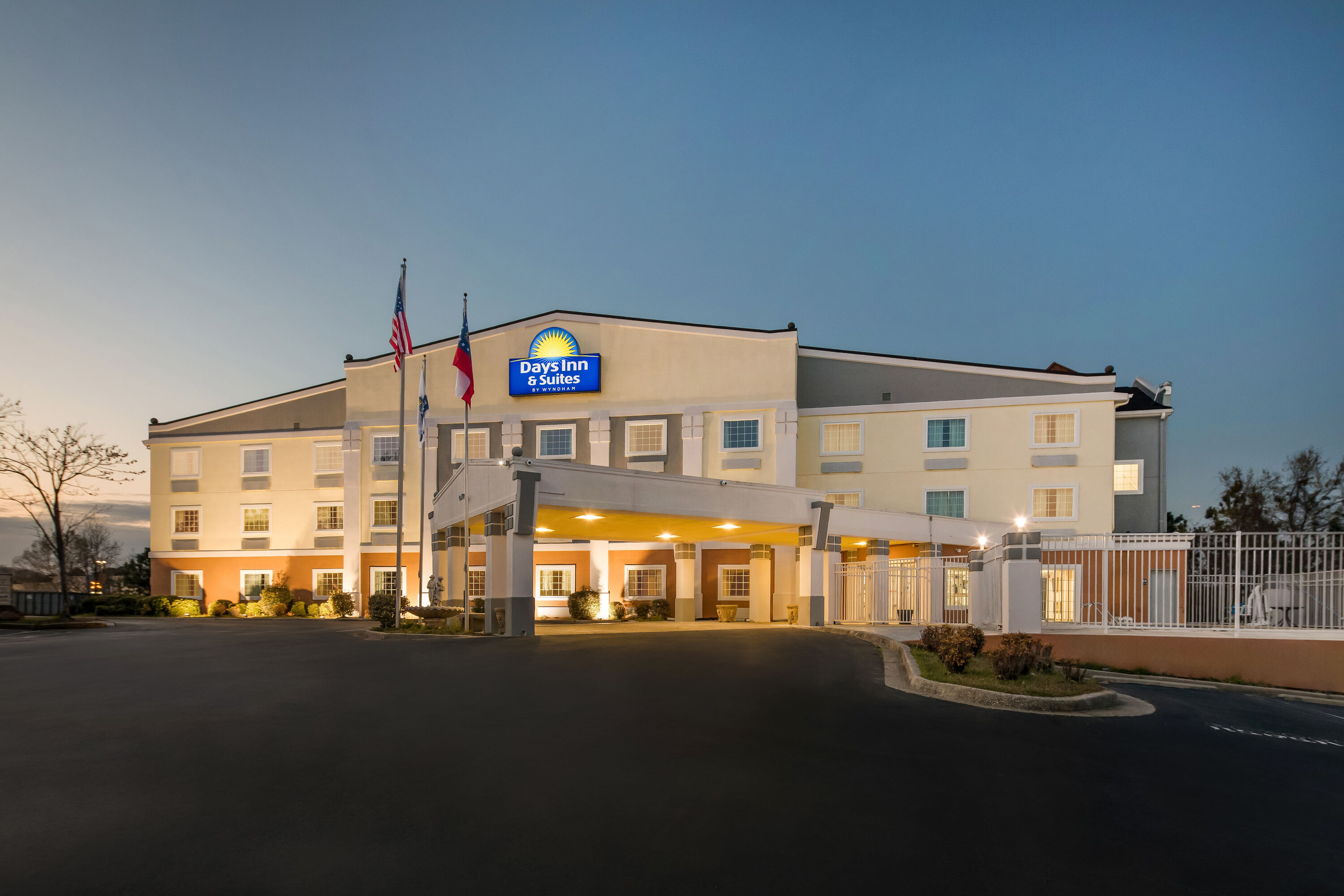Exterior Night Image of Days Inn & Suites by Wyndham Union City hotel in Union City, Georgia