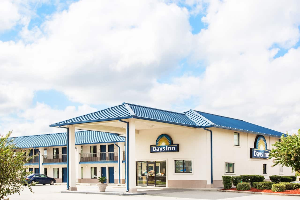 Hotels In Lake Park Georgia Days Inn Days Inn Valdosta At Rainwater Conferen