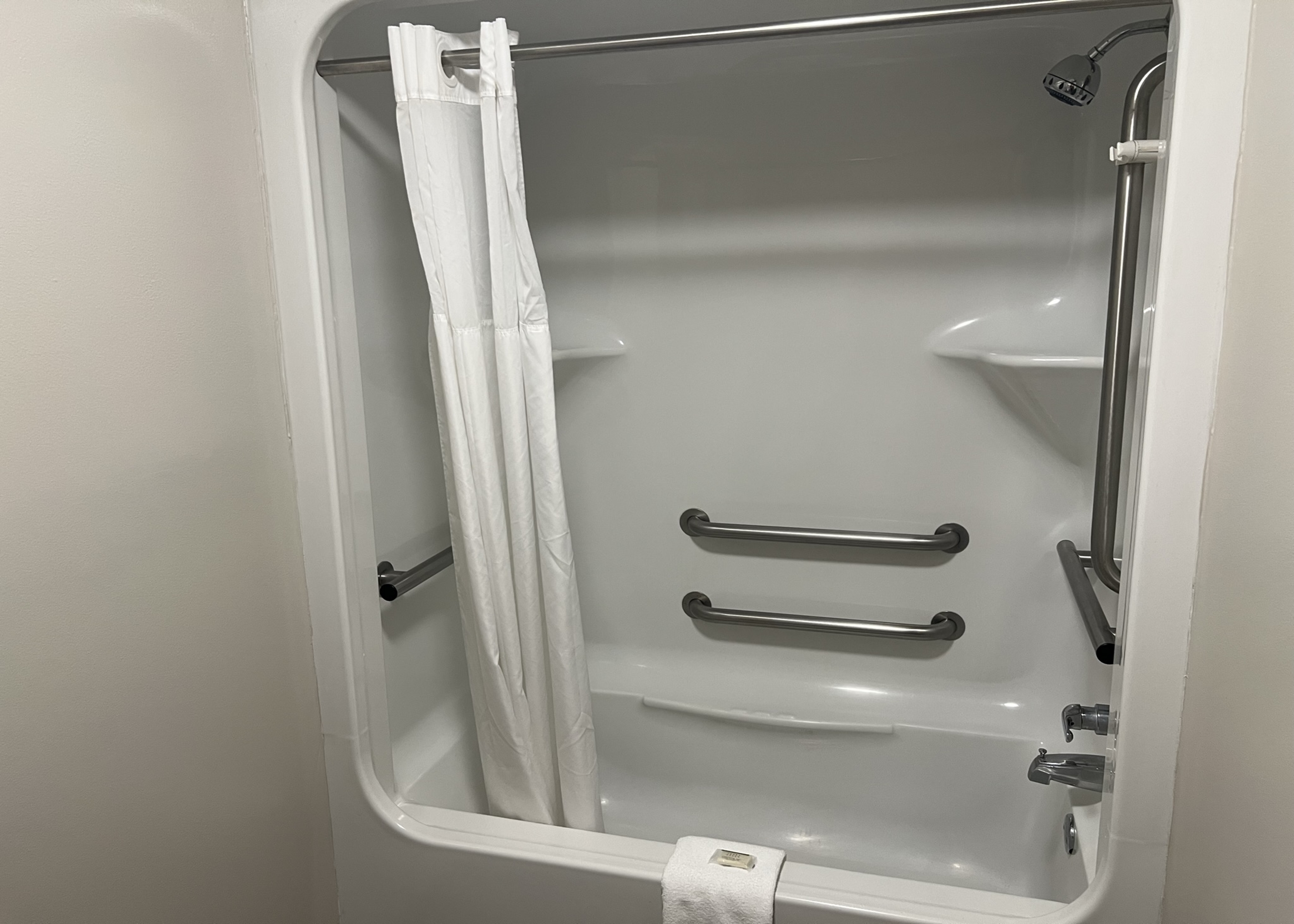 Guest room bath at the Days Inn by Wyndham Valdosta I-75 in Valdosta, Georgia