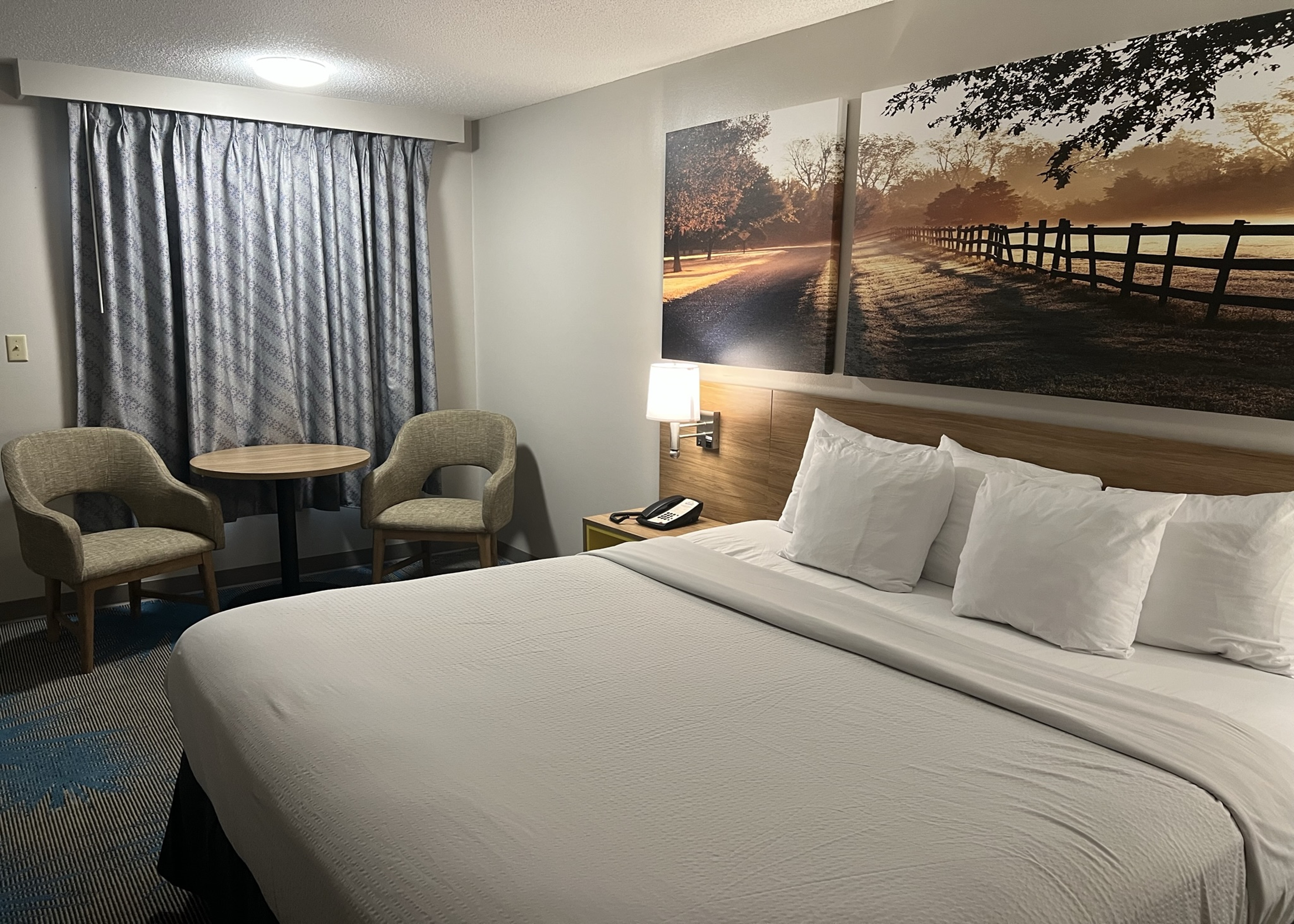 Guest room at the Days Inn by Wyndham Valdosta I-75 in Valdosta, Georgia