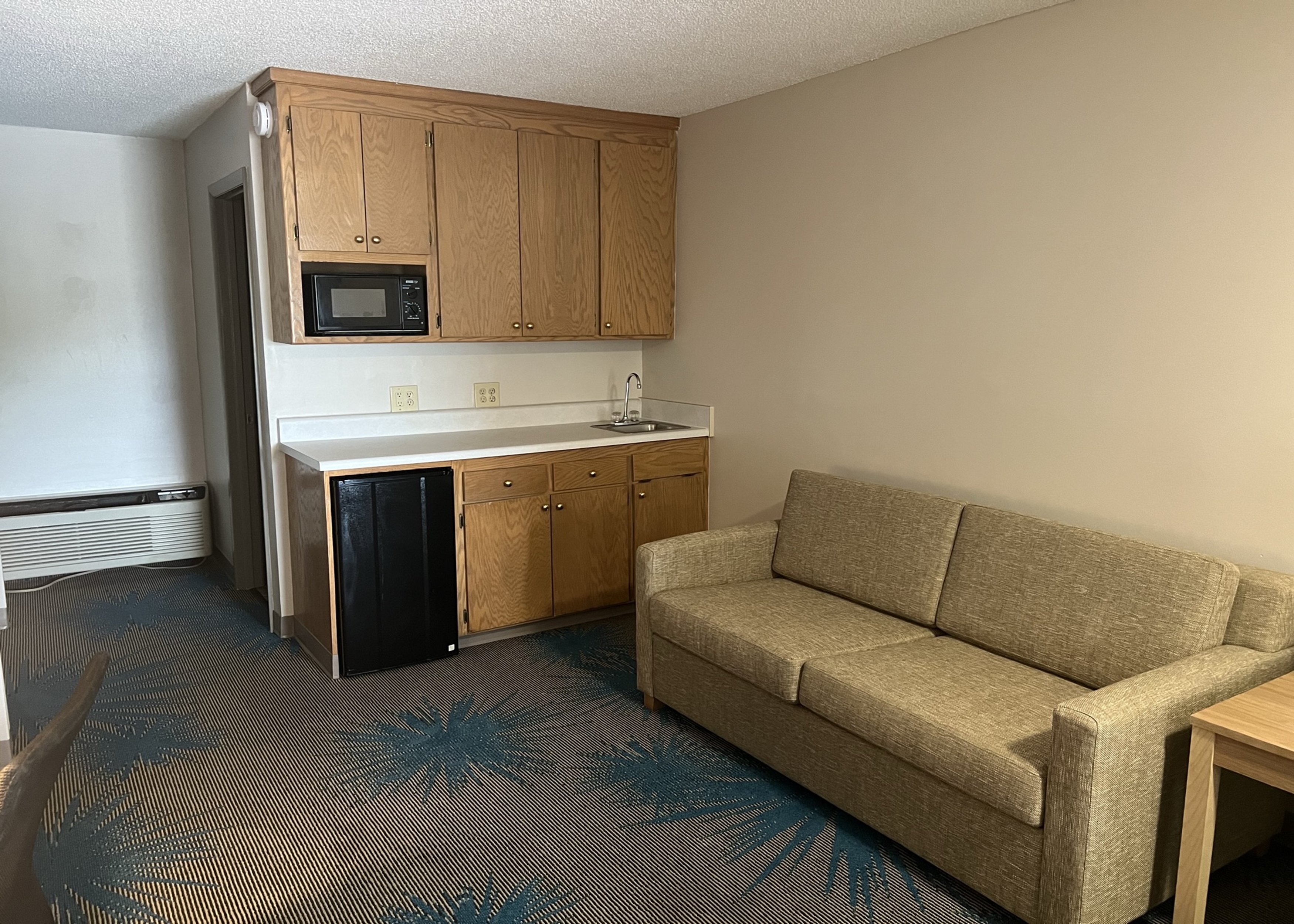 Guest room at the Days Inn by Wyndham Valdosta I-75 in Valdosta, Georgia