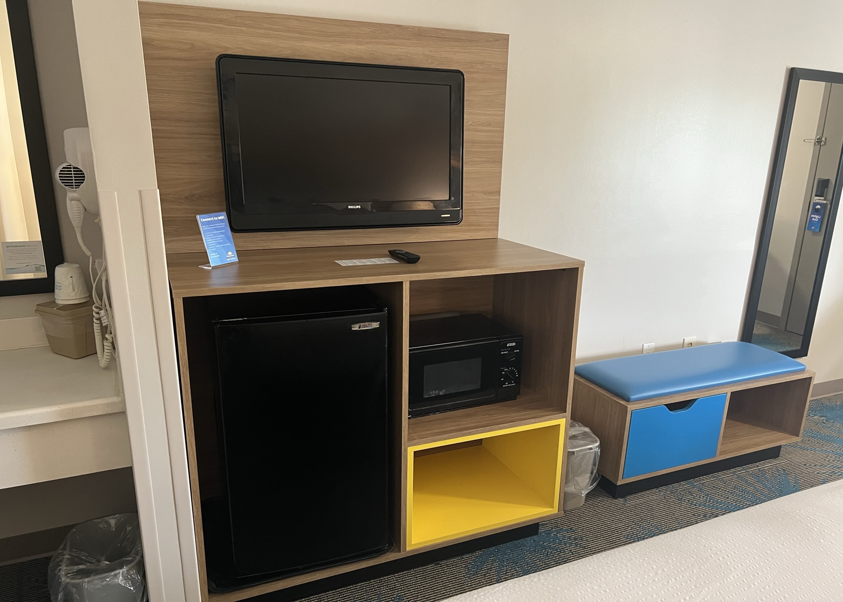 Guest room at the Days Inn by Wyndham Valdosta I-75 in Valdosta, Georgia