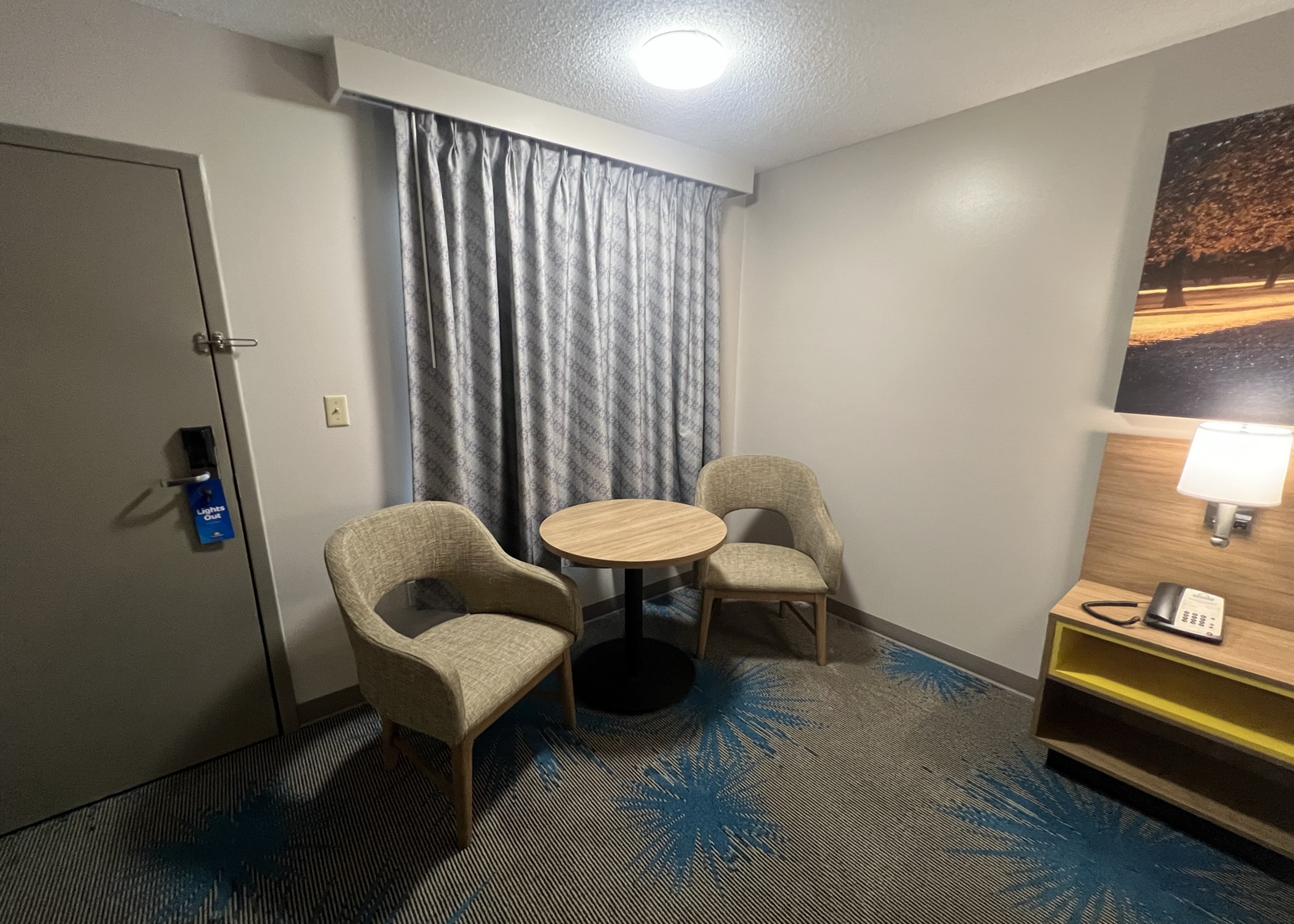 Guest room at the Days Inn by Wyndham Valdosta I-75 in Valdosta, Georgia