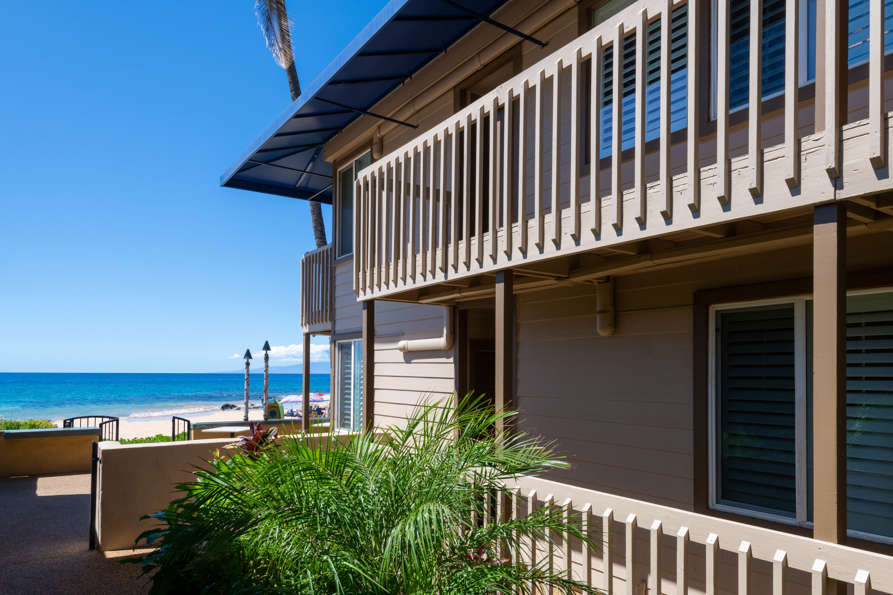 Back Exterior Image of Days Inn by Wyndham Maui Oceanfront hotel in Maui, Hawaii