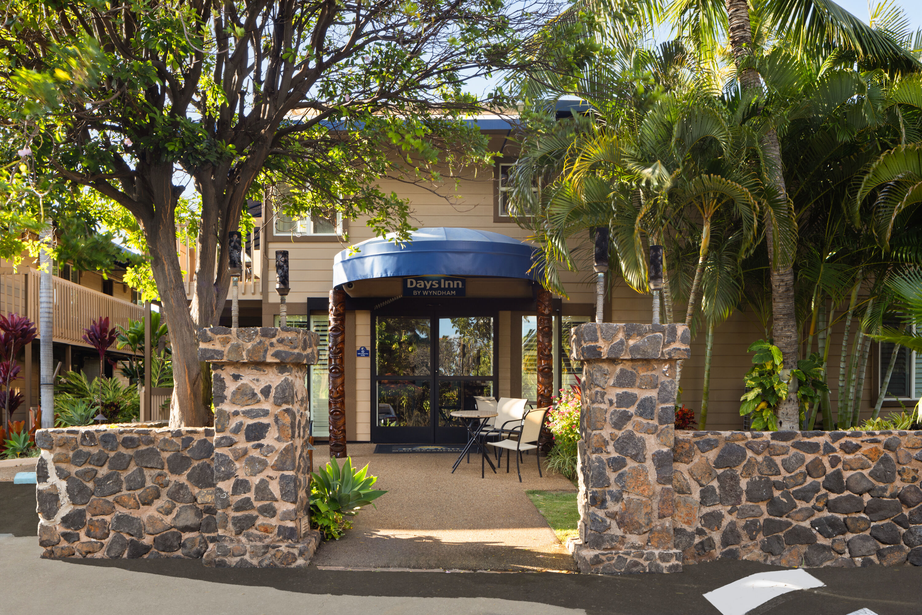 Exterior Day Image of Days Inn by Wyndham Maui Oceanfront hotel in Maui, Hawaii