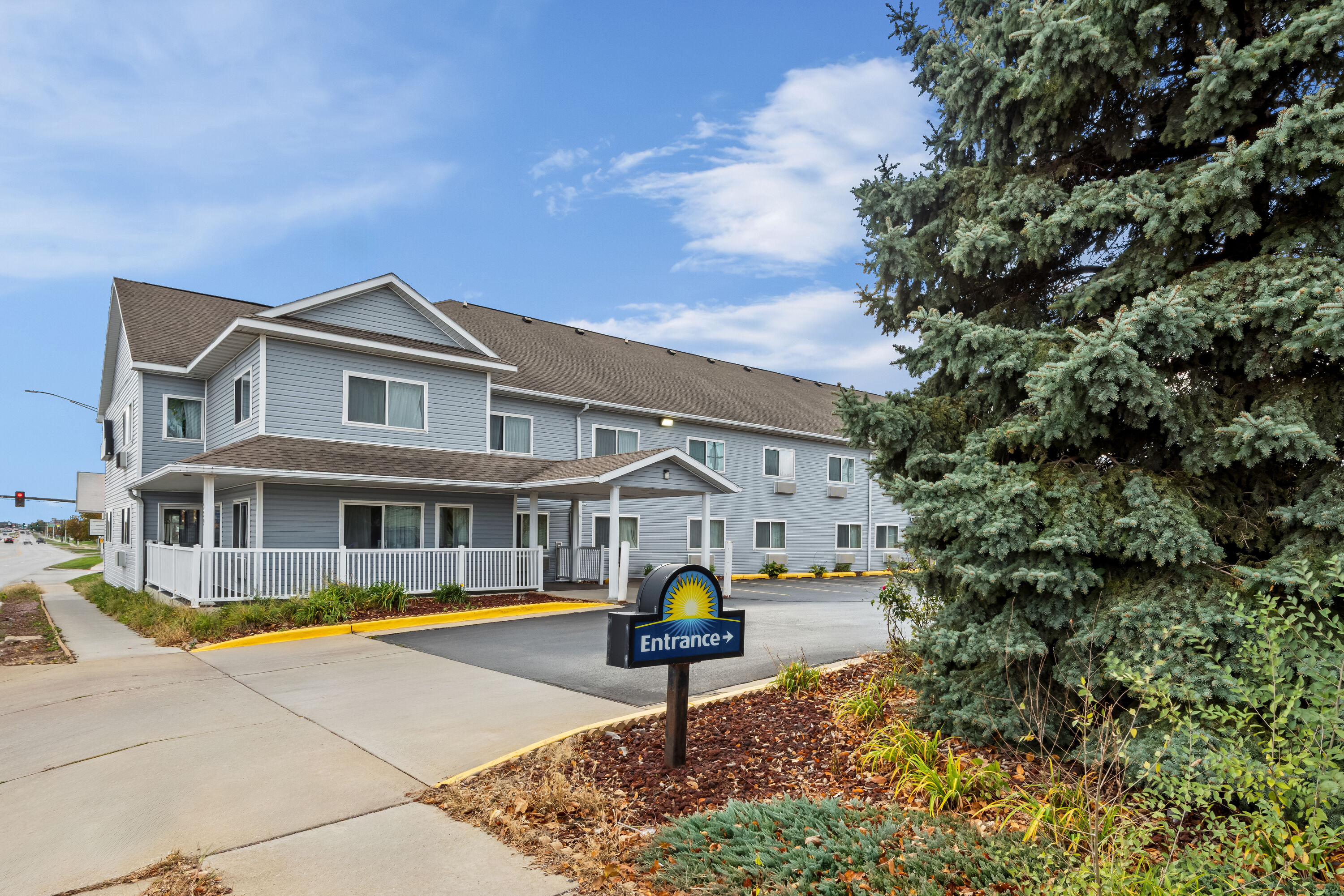 Exterior Day Image of Days Inn by Wyndham Ames hotel in Ames, Iowa