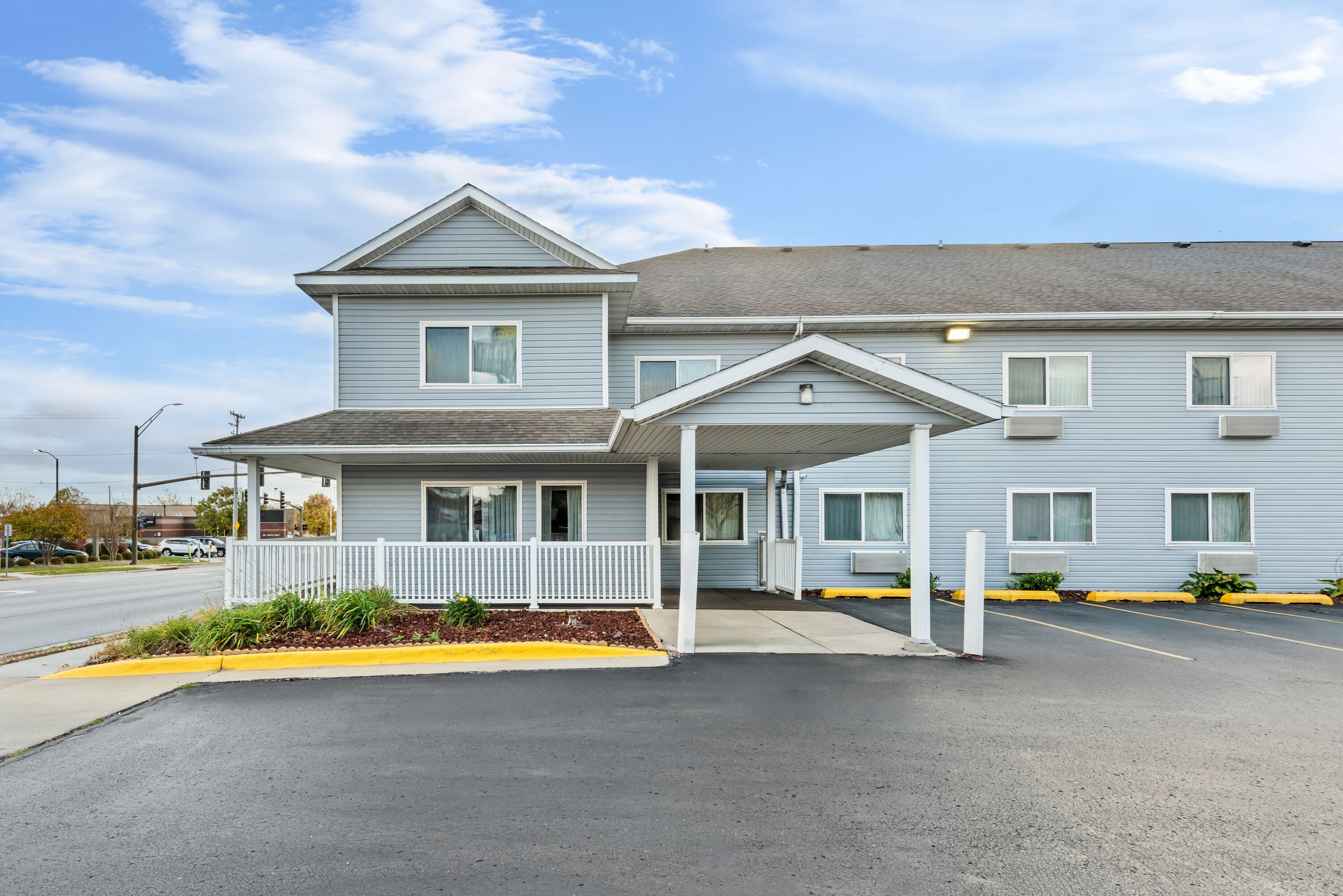 Exterior Day Image of Days Inn by Wyndham Ames hotel in Ames, Iowa