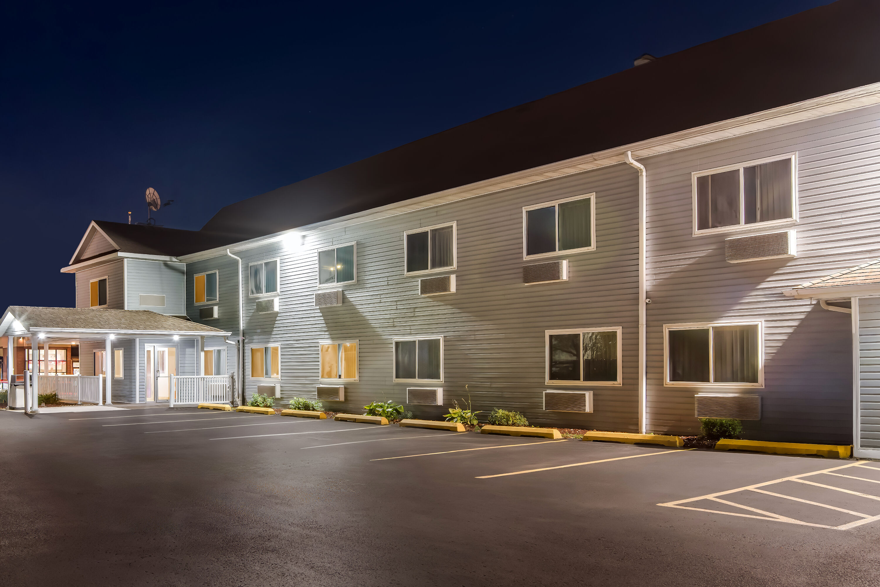 Exterior Night Image of Days Inn by Wyndham Ames hotel in Ames, Iowa