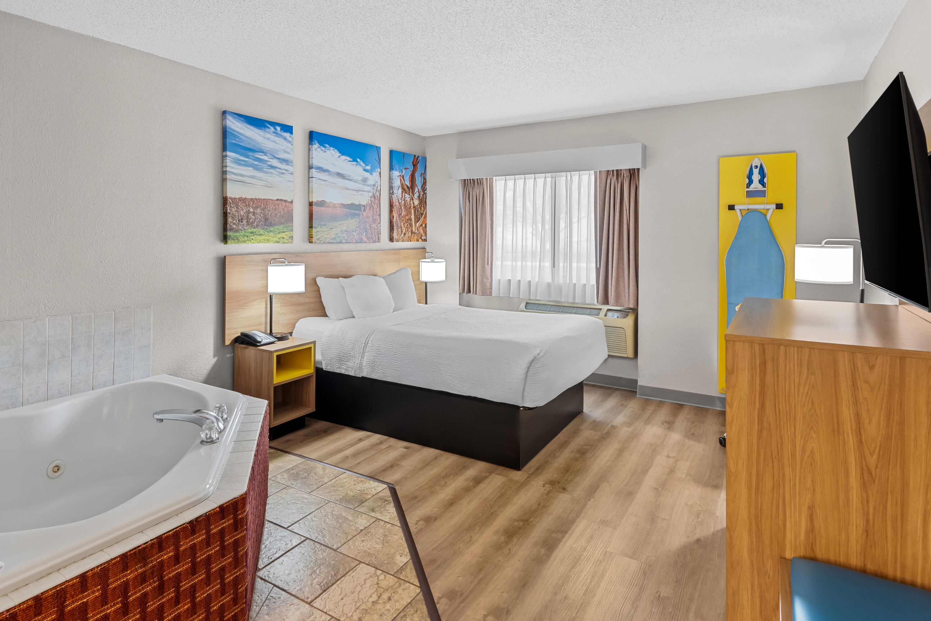 Days Inn by Wyndham Ames hot tub suite in Ames, Iowa