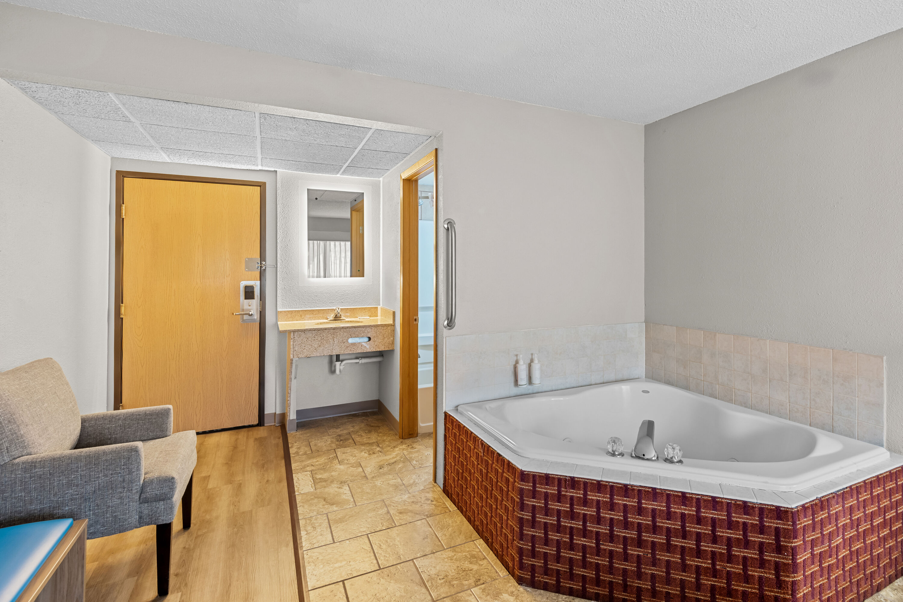 Days Inn by Wyndham Ames hot tub suite in Ames, Iowa