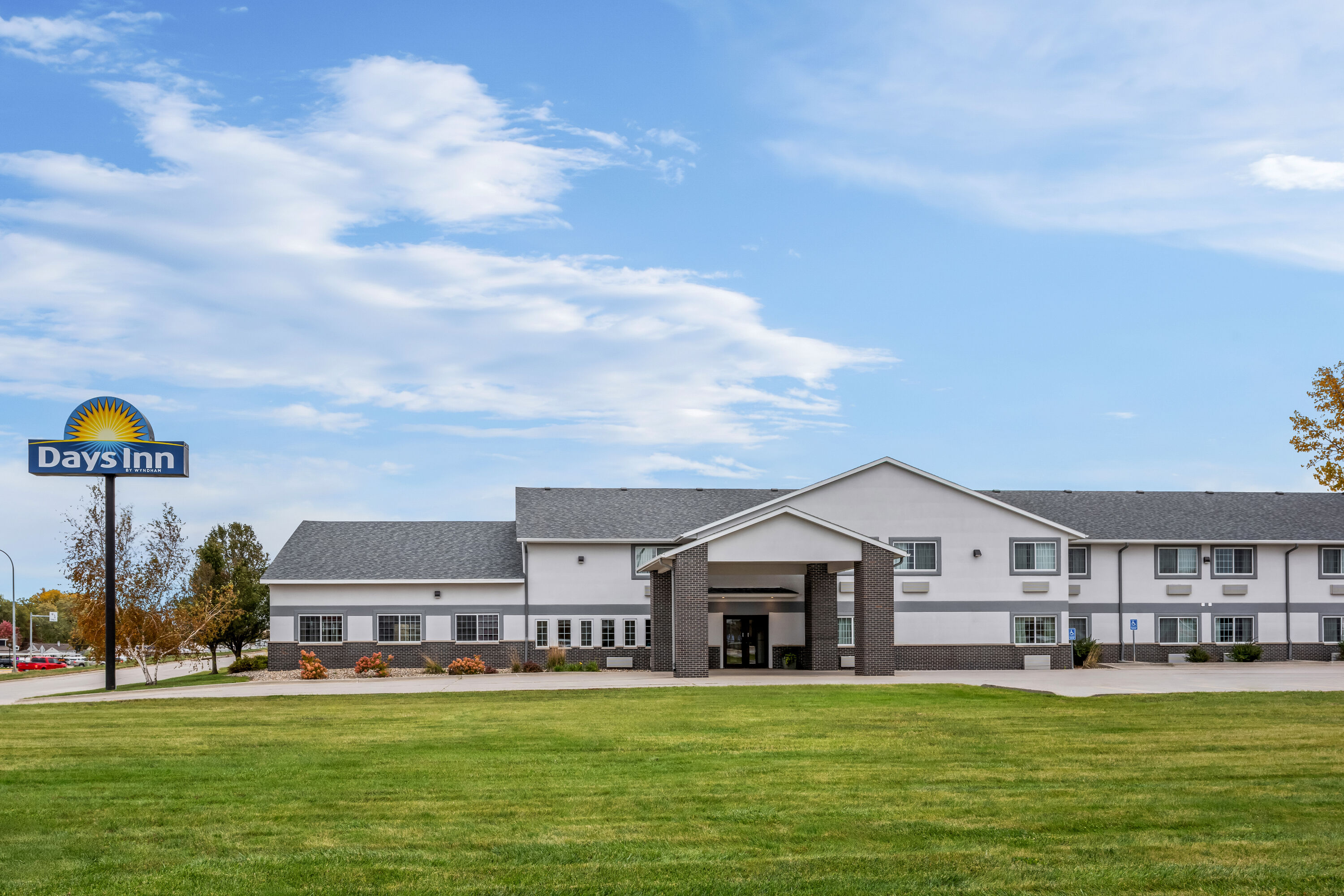 Exterior Day Image of Days Inn by Wyndham Carroll hotel in Carroll, Iowa