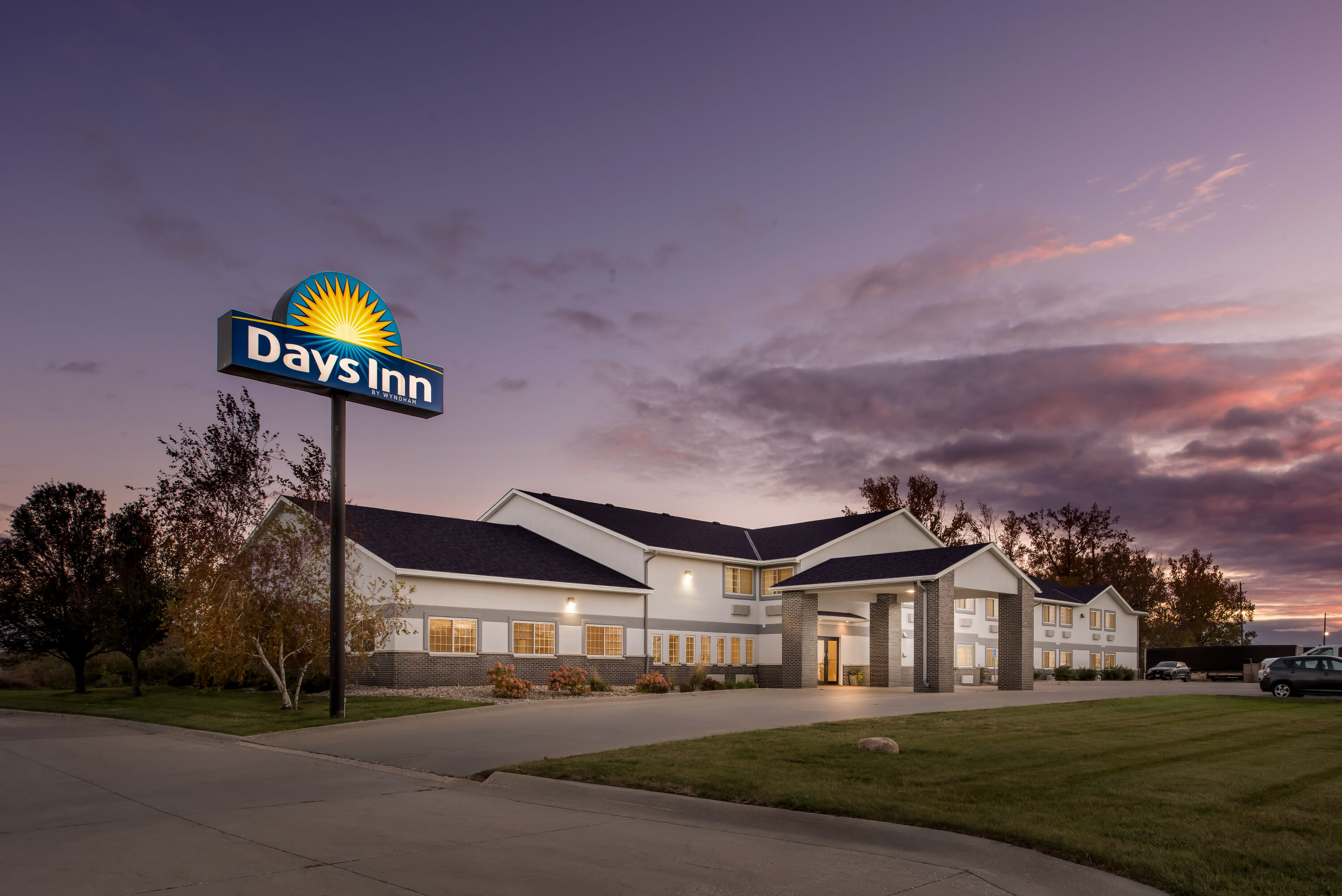Exterior Night Image of Days Inn by Wyndham Carroll hotel in Carroll, Iowa
