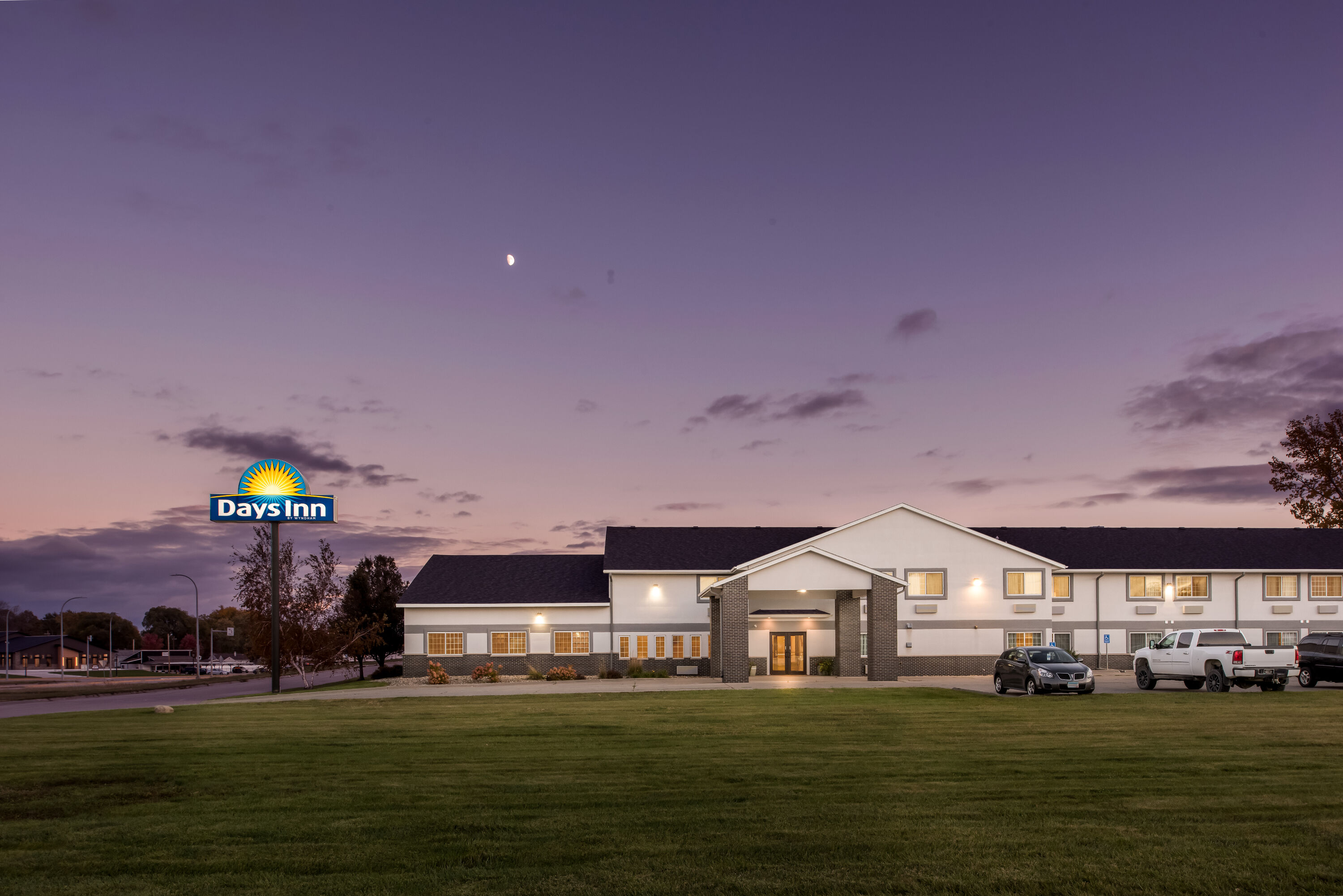 Exterior Night Image of Days Inn by Wyndham Carroll hotel in Carroll, Iowa