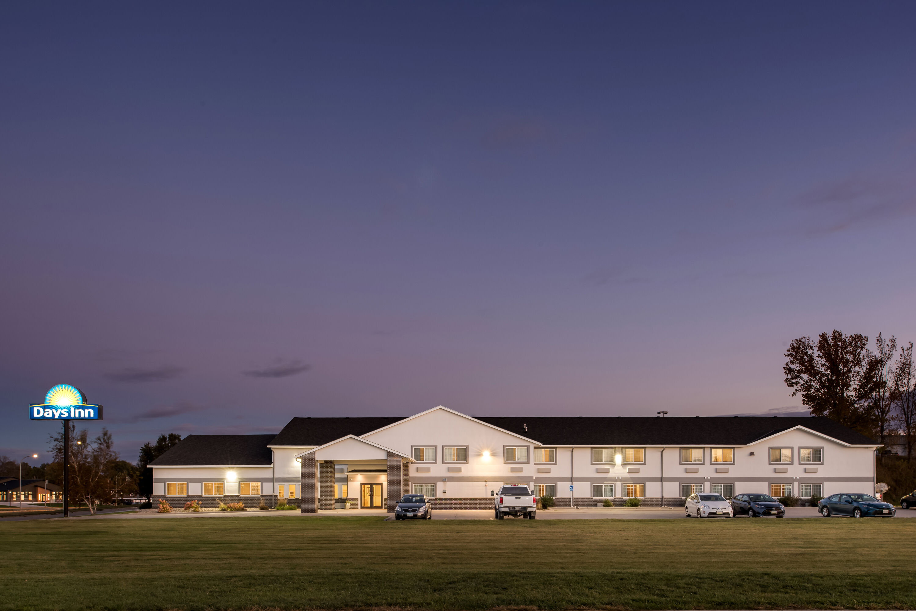 Exterior Night Image of Days Inn by Wyndham Carroll hotel in Carroll, Iowa