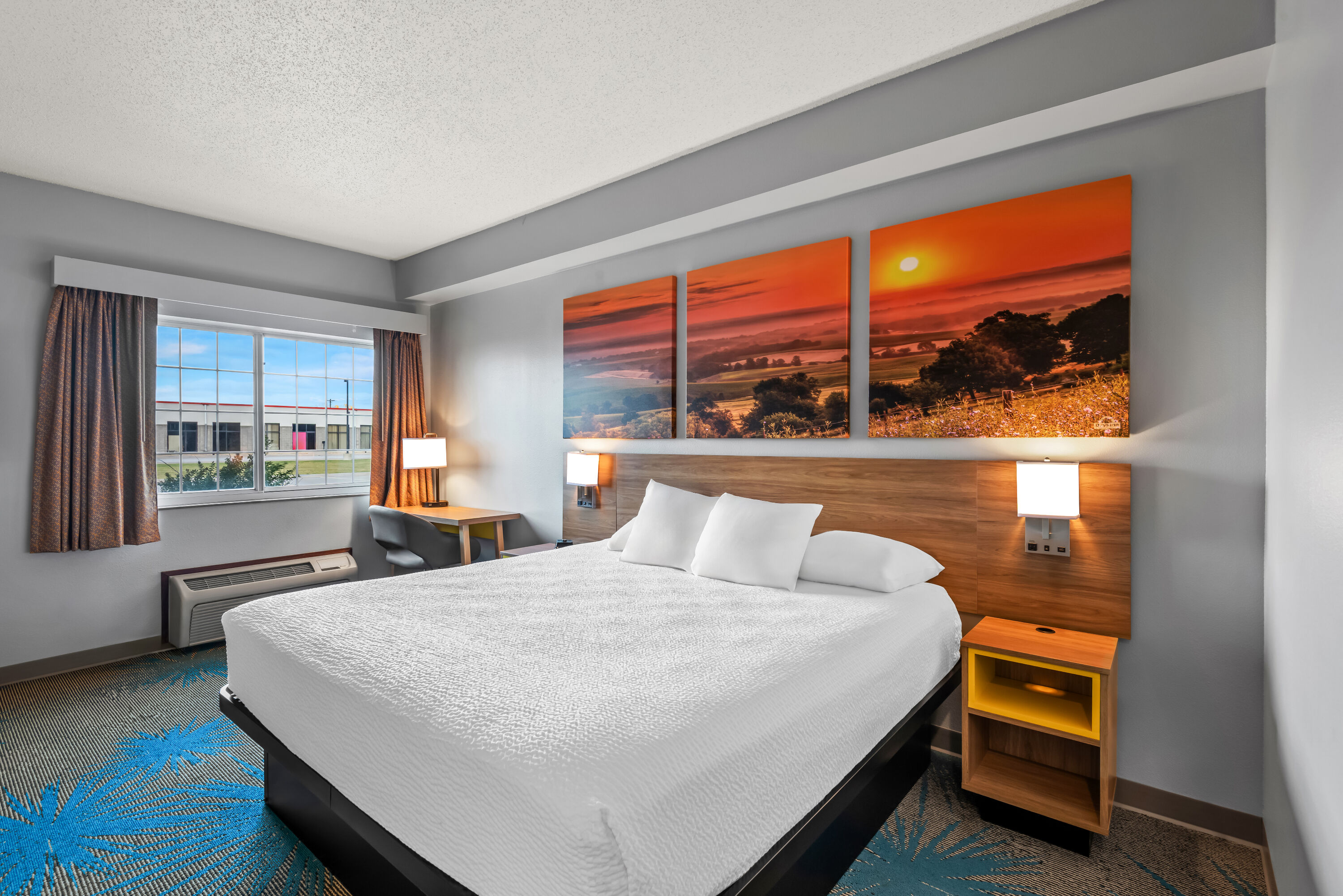 Days Inn by Wyndham Carroll hot tub suite in Carroll, Iowa