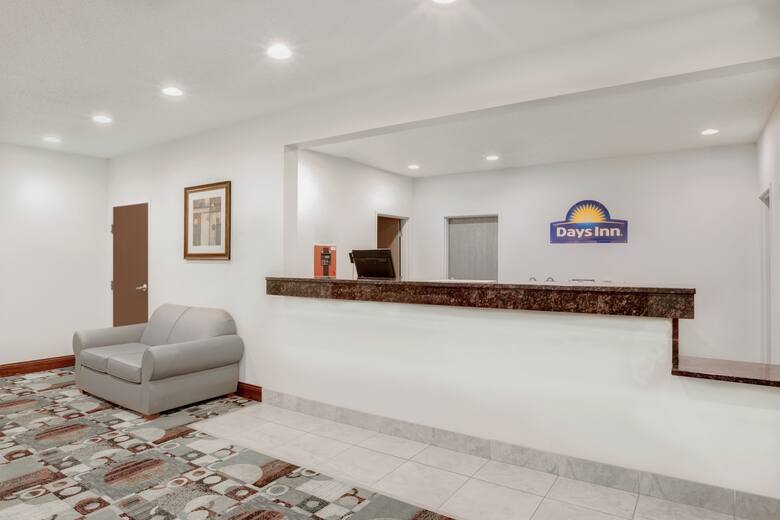 Days Inn Carroll Hotels Ia 51401 Days Inn Carroll Hotel Lobby In Iowa