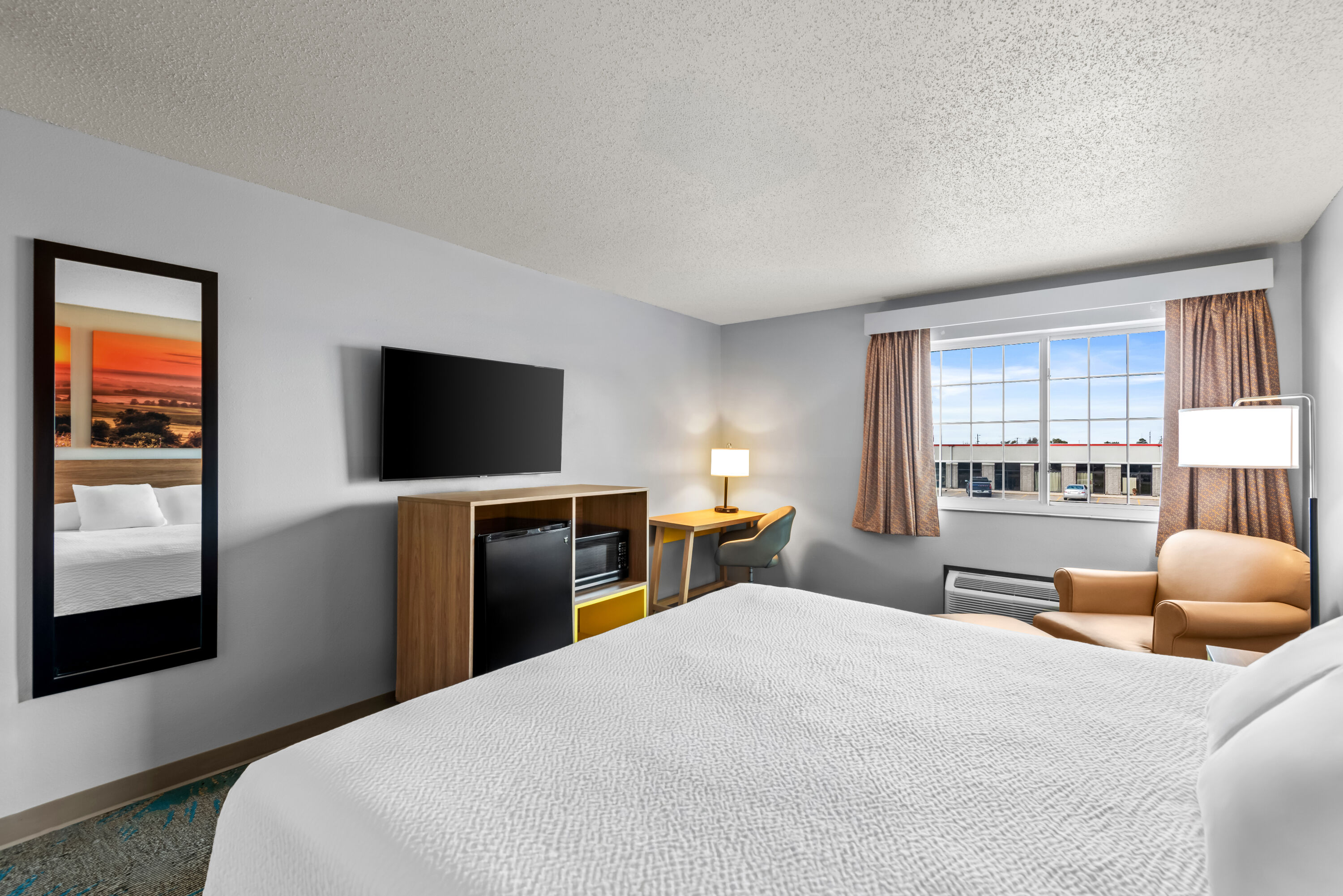 King bed guest room at the Days Inn by Wyndham Carroll in Carroll, Iowa