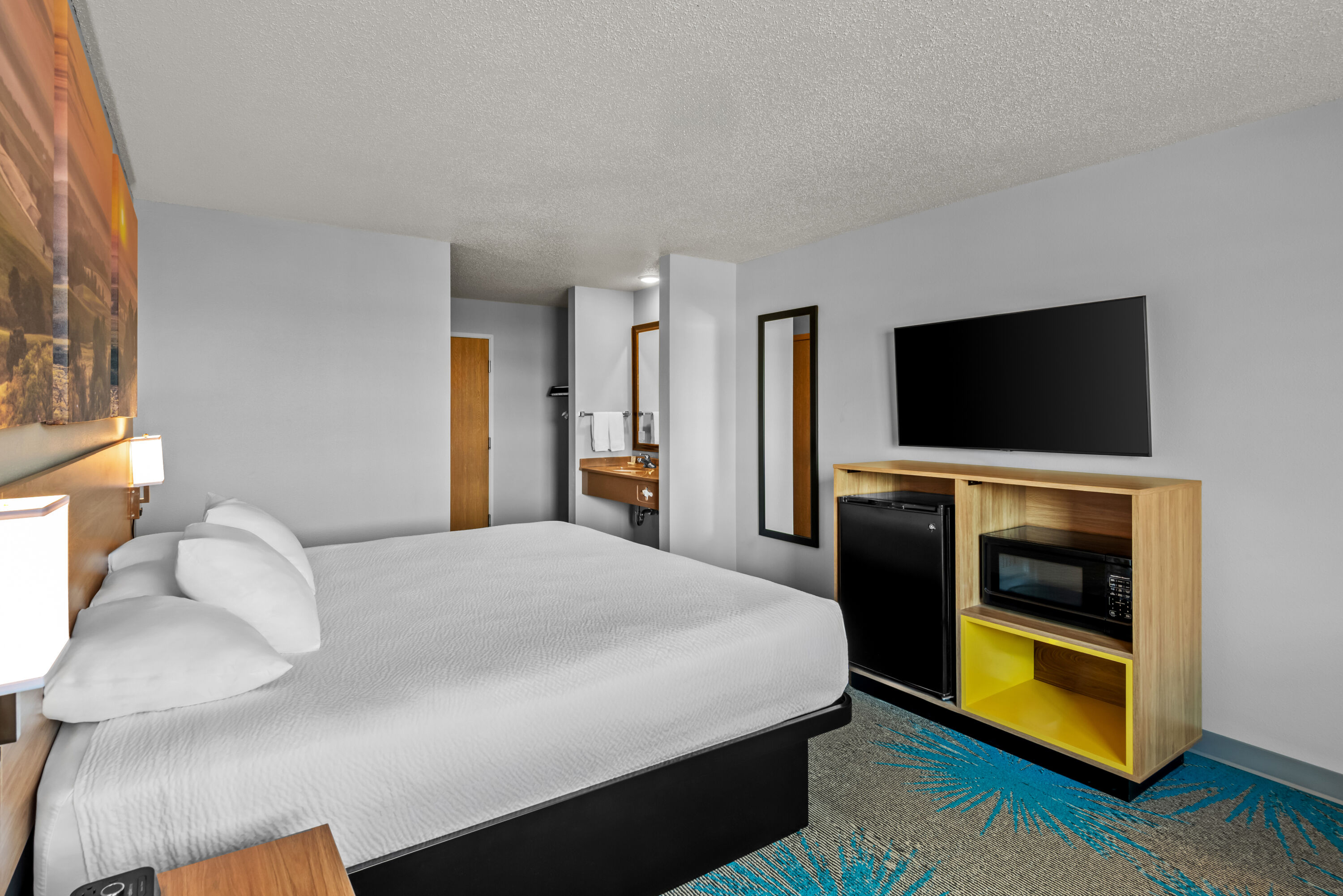 King bed guest room at the Days Inn by Wyndham Carroll in Carroll, Iowa