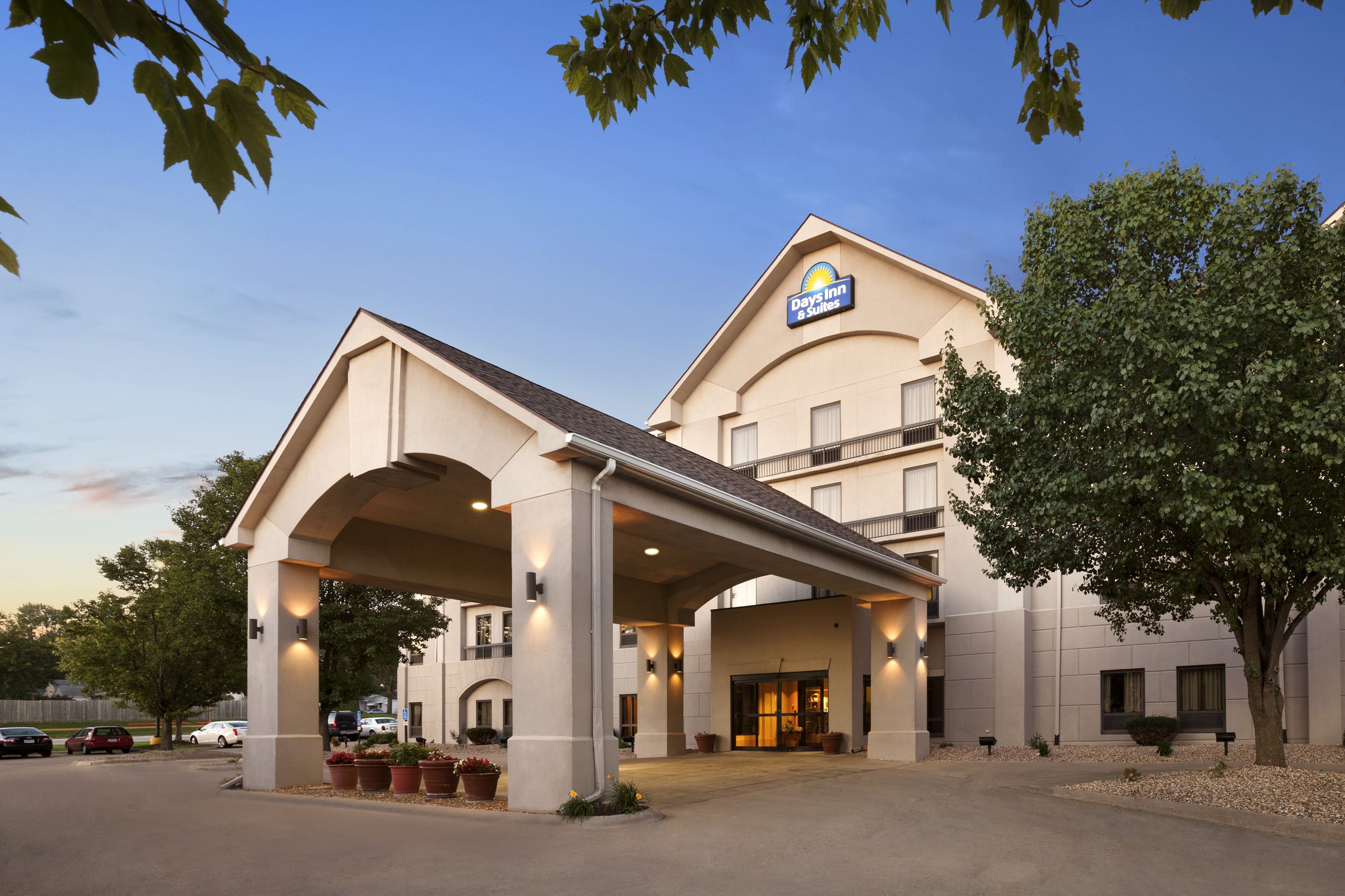 Days Inn Suites By Wyndham Cedar Rapids Cedar Rapids Ia Hotels
