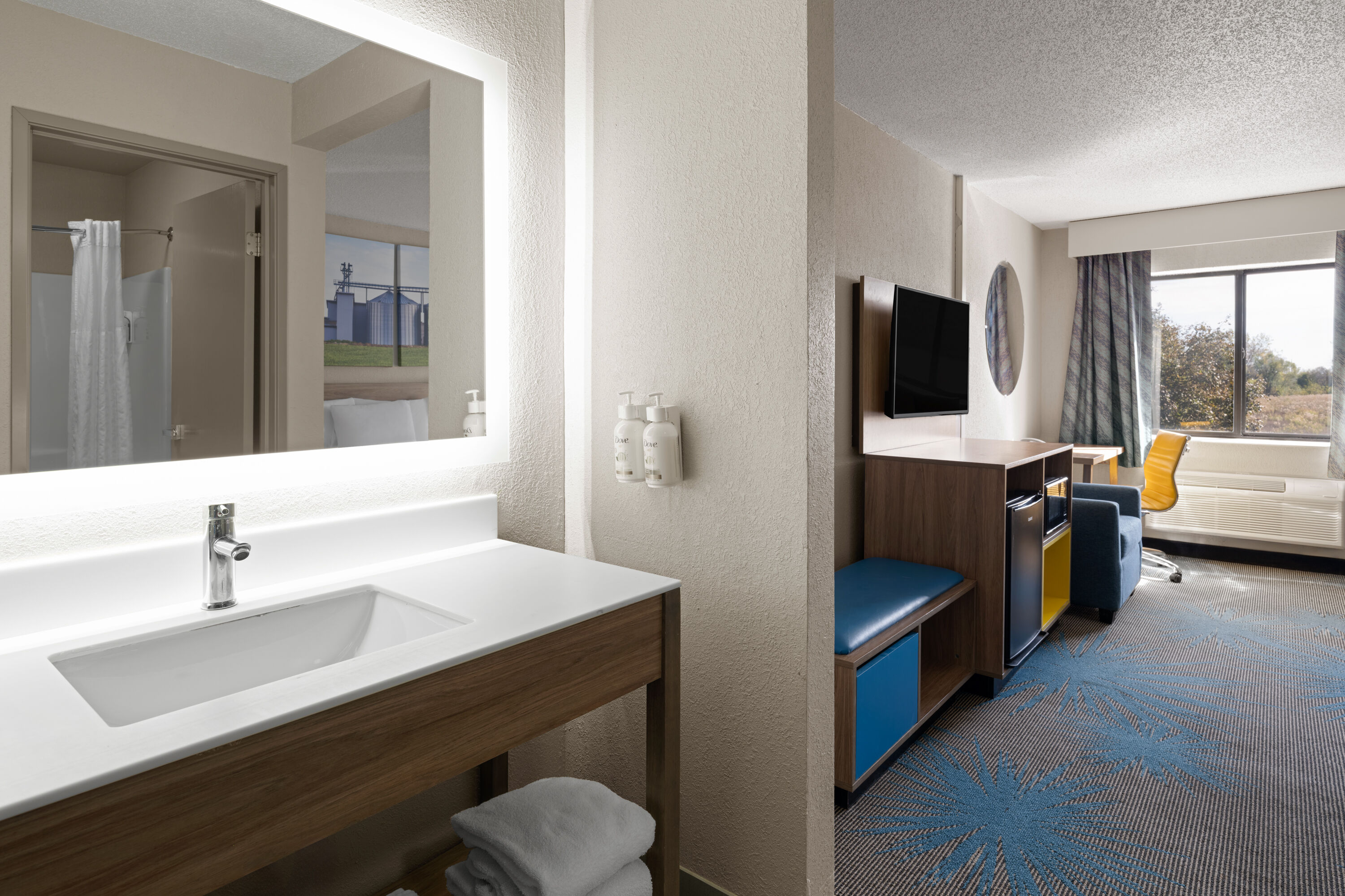 Guest room bath at the Days Inn by Wyndham Davenport in Davenport, Iowa
